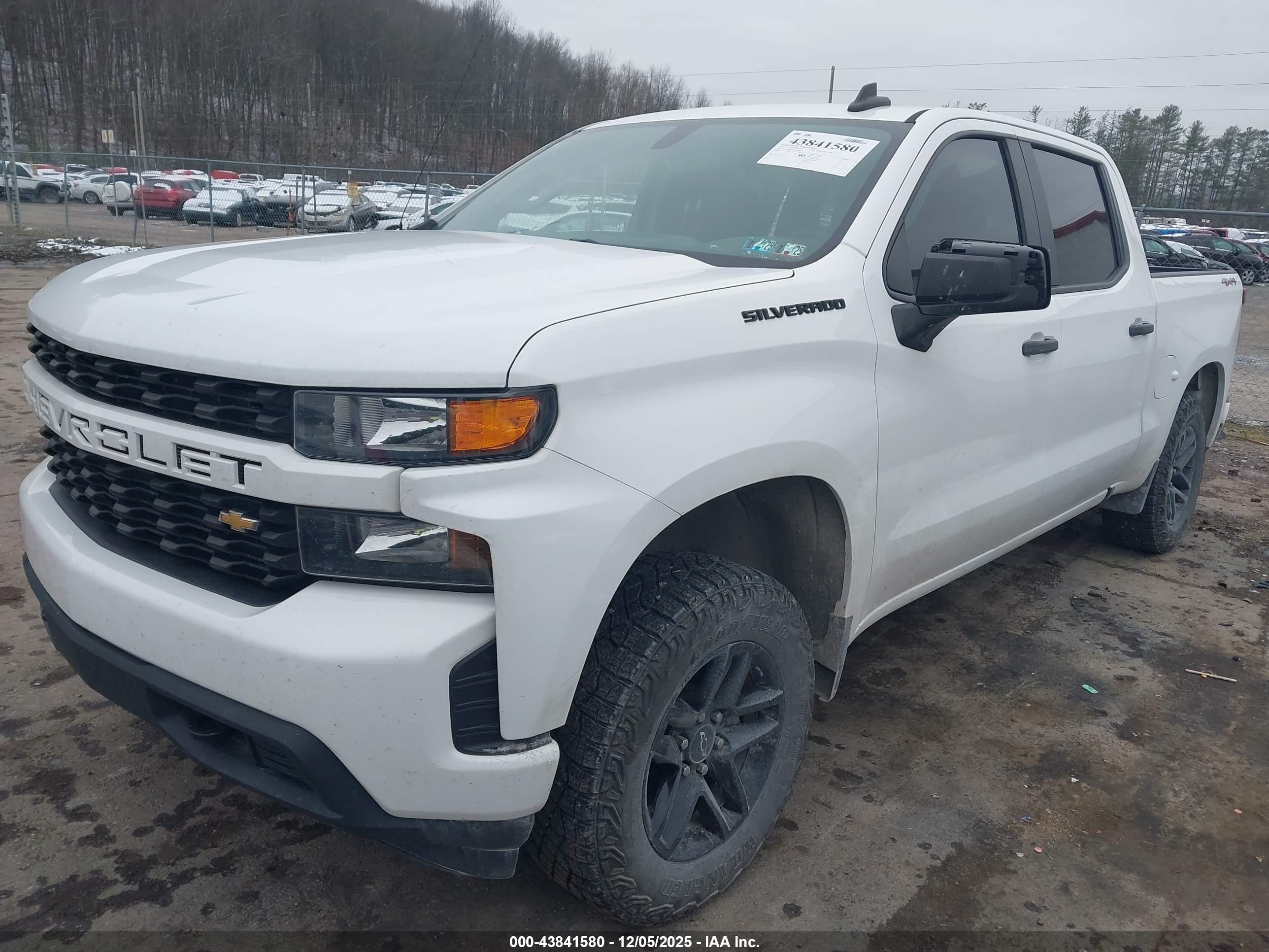CHEVROLET SILVERADO image 2