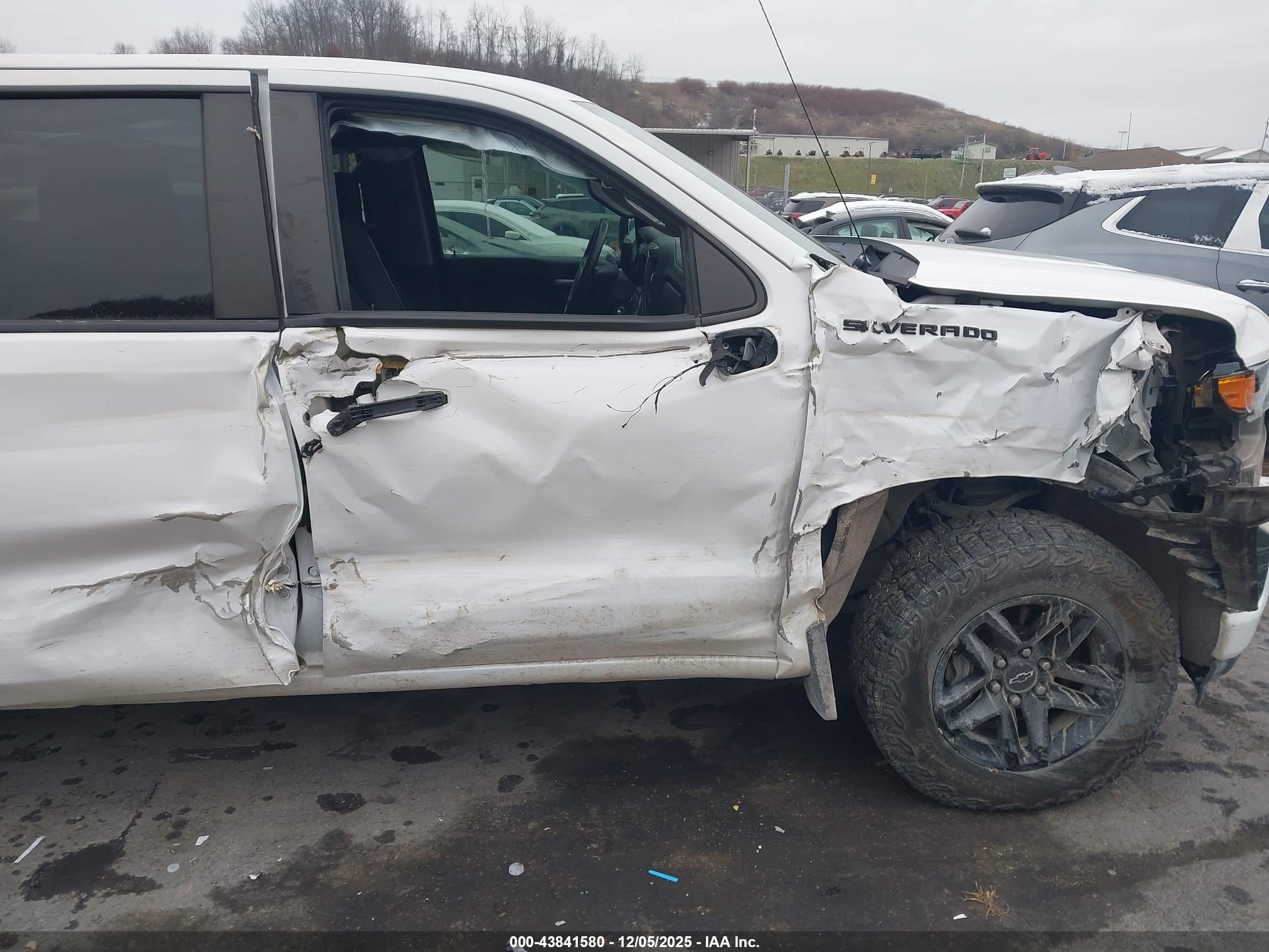 CHEVROLET SILVERADO image 6