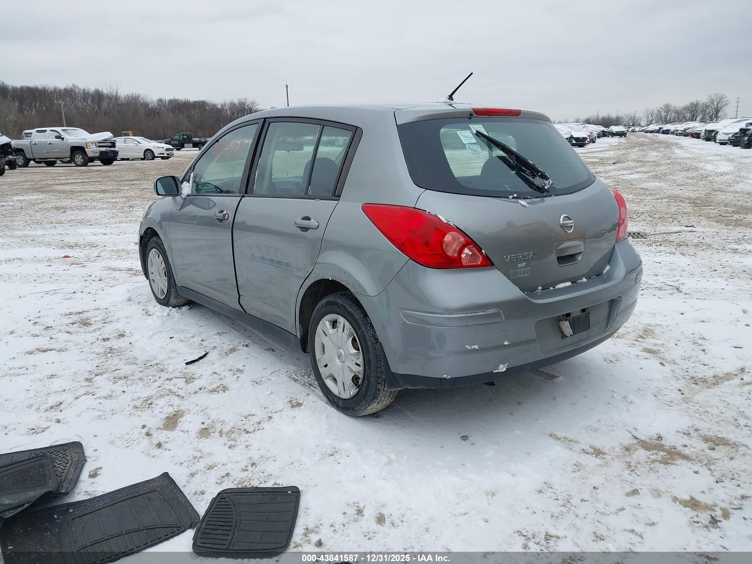 NISSAN VERSA image 3