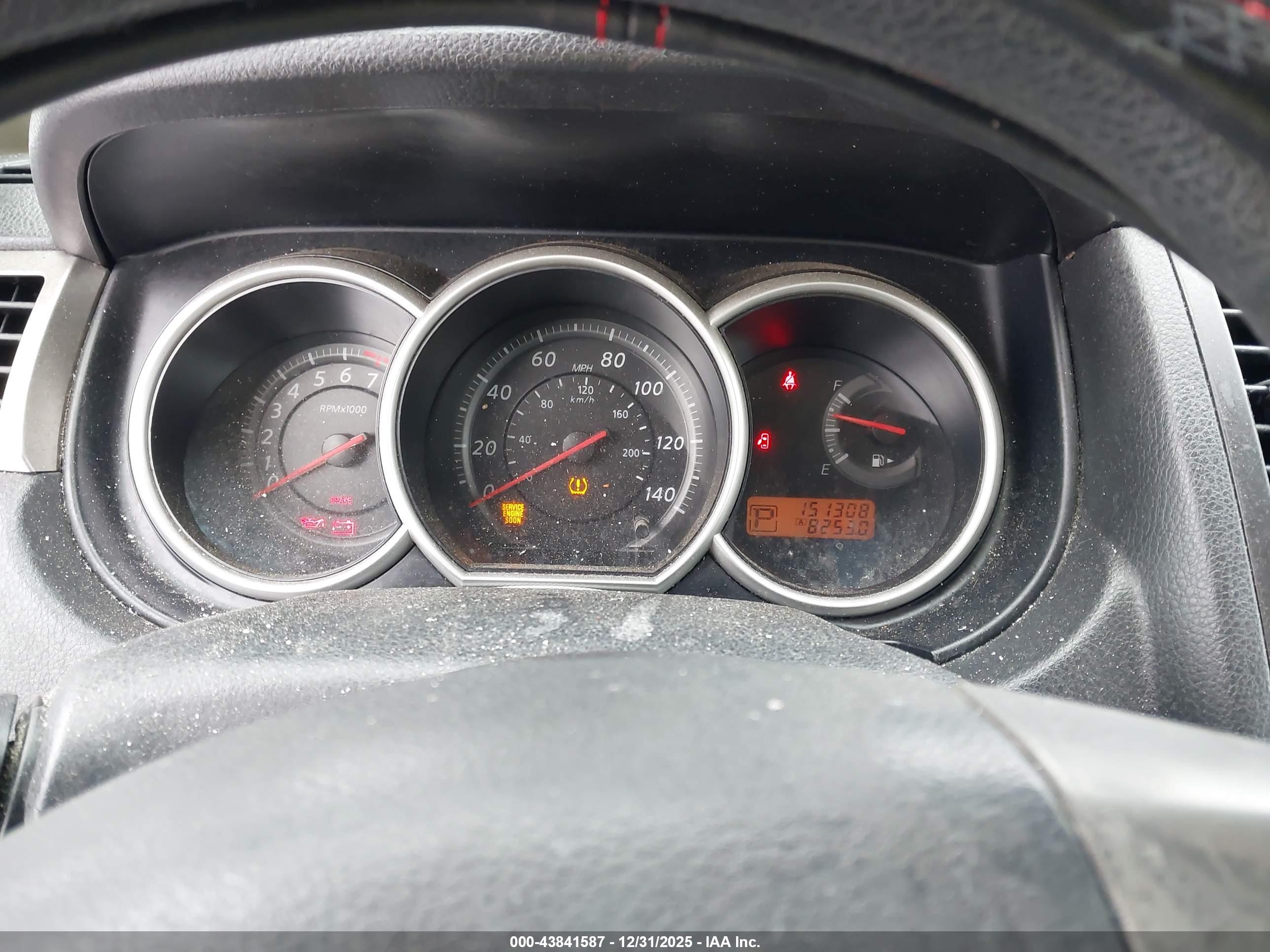 NISSAN VERSA image 7