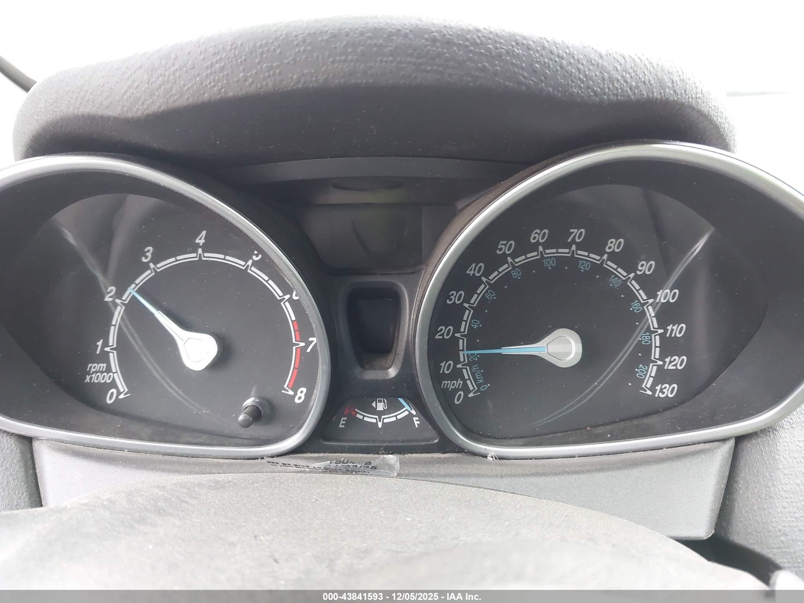 FORD FIESTA image 7