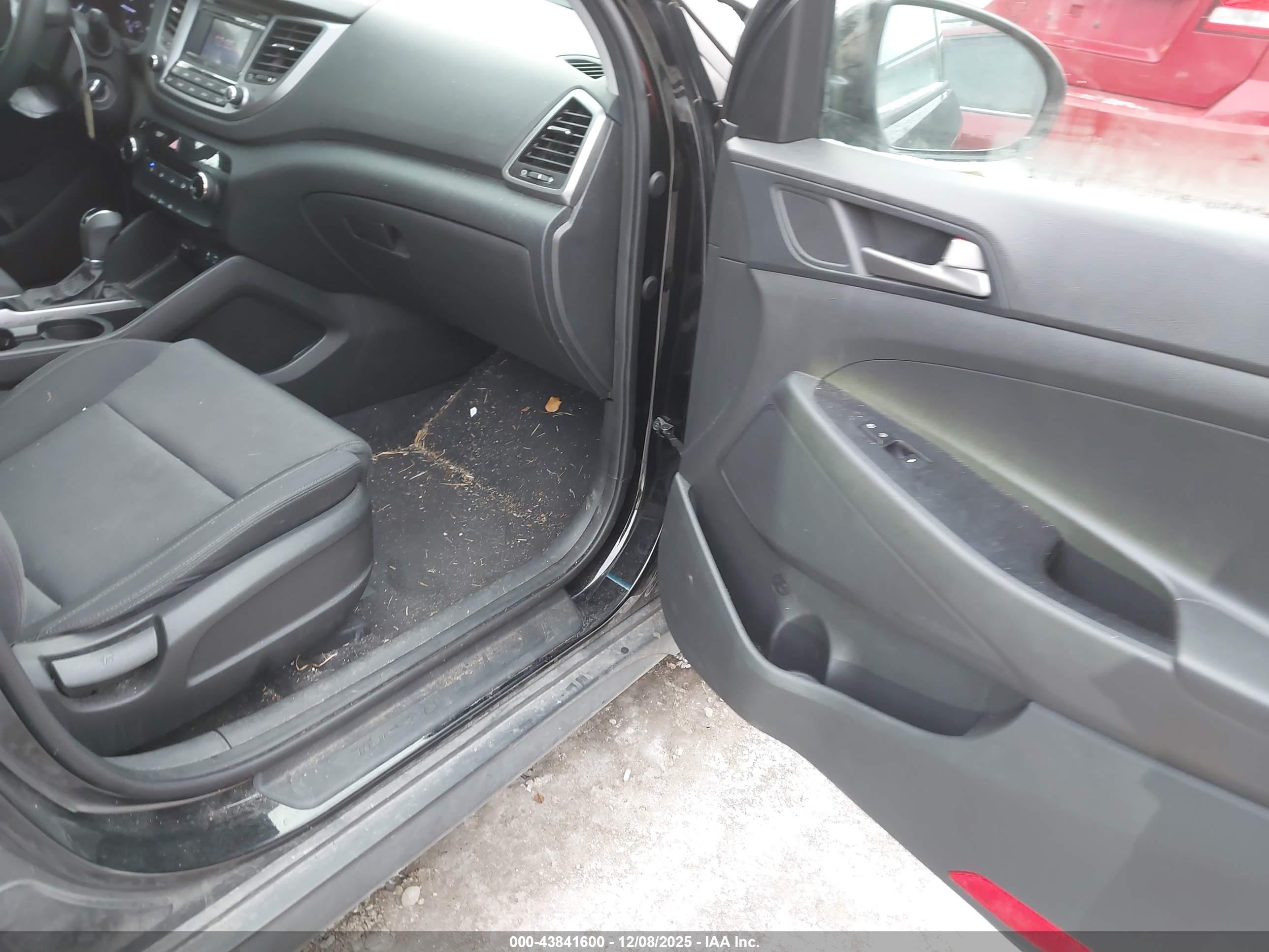 HYUNDAI TUCSON image 5