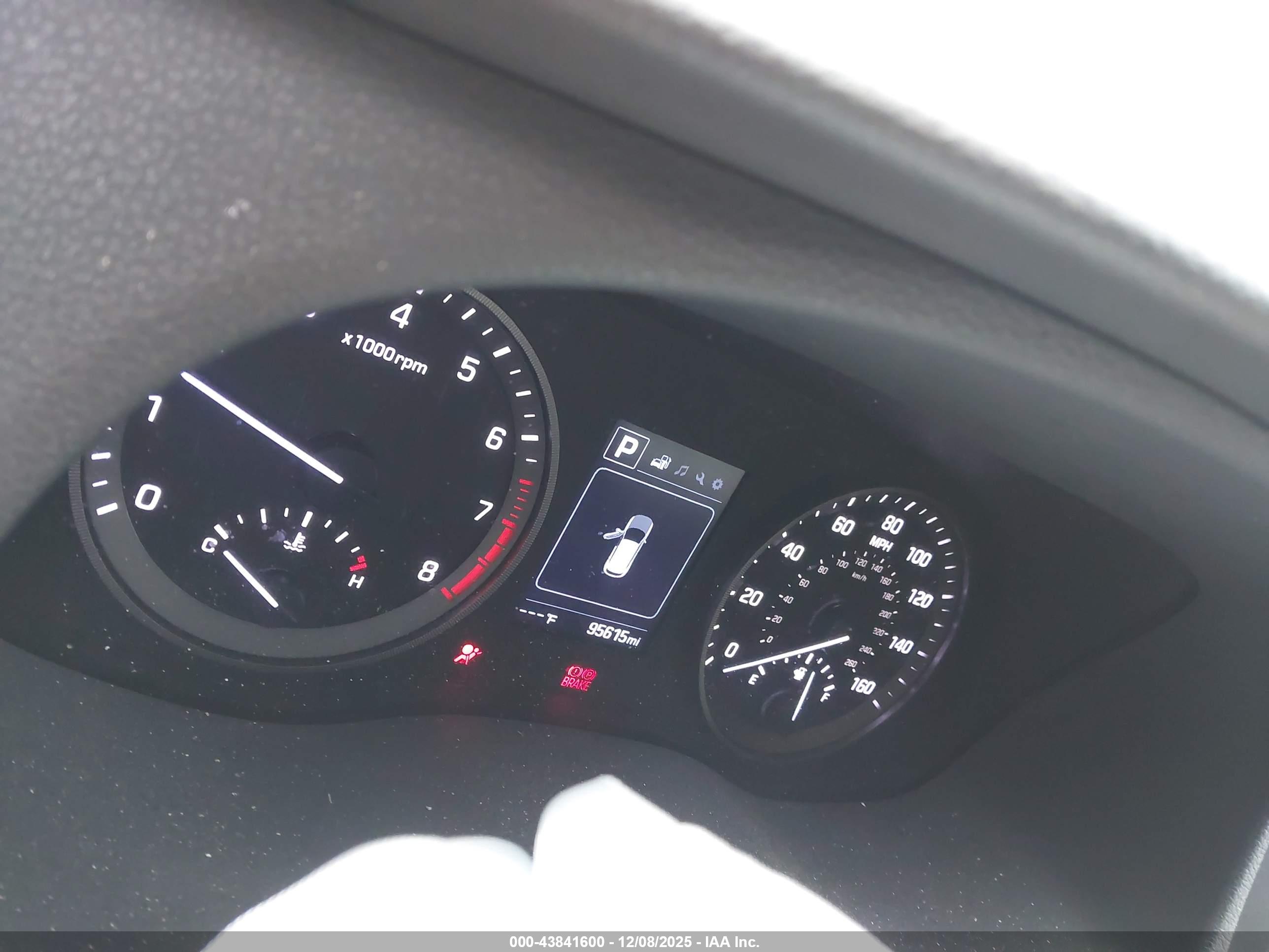 HYUNDAI TUCSON image 7