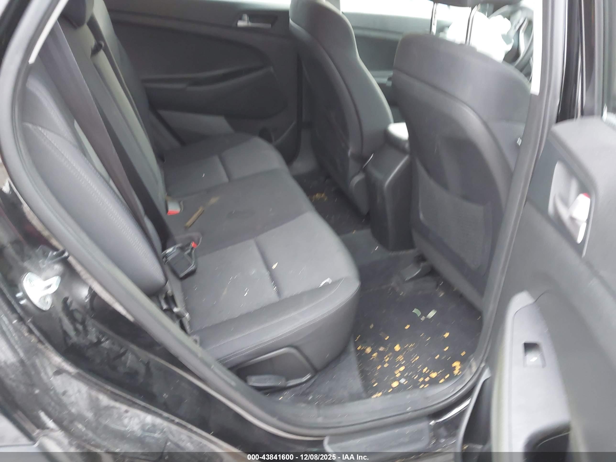 HYUNDAI TUCSON image 8