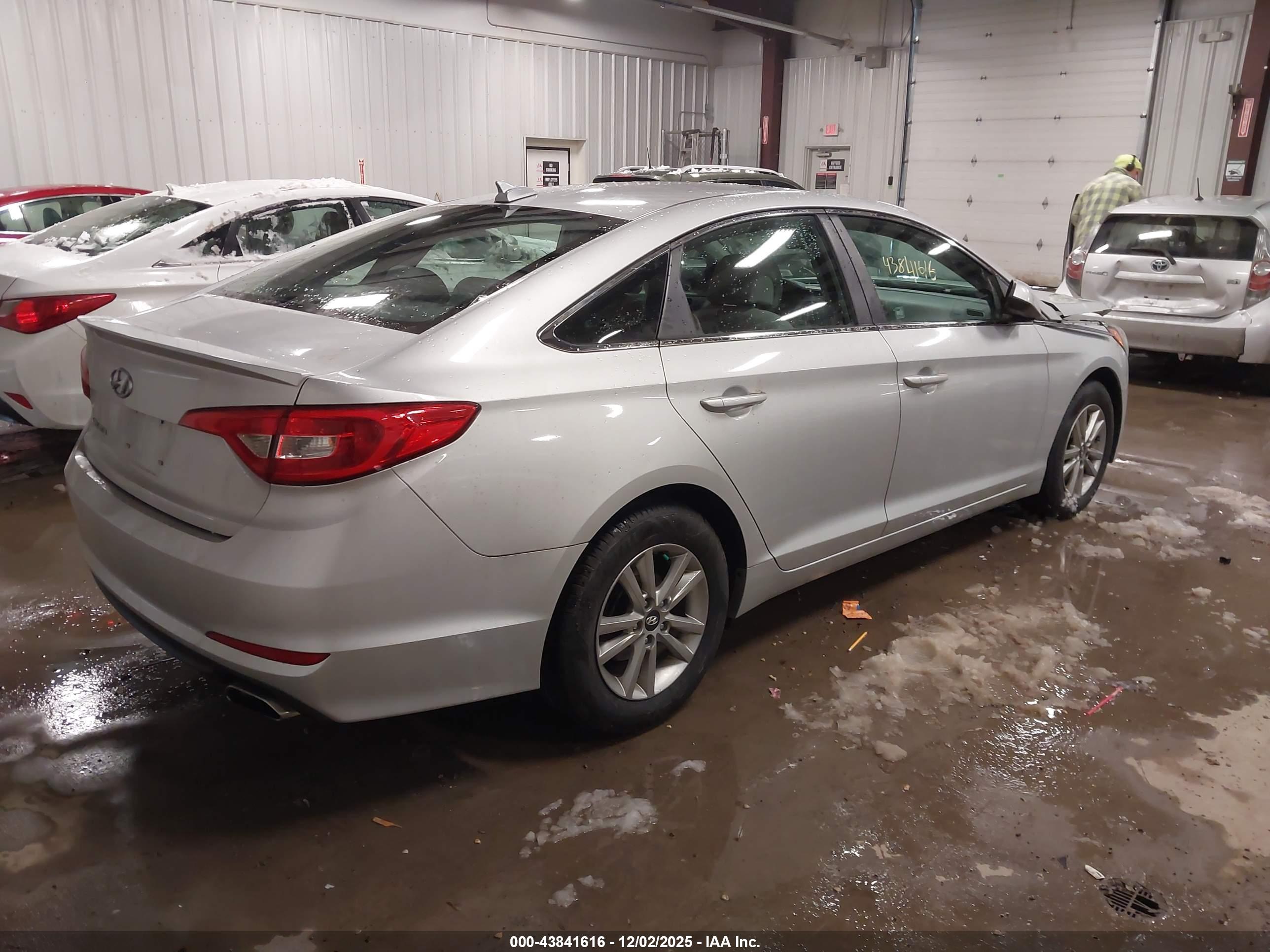 HYUNDAI SONATA image 4
