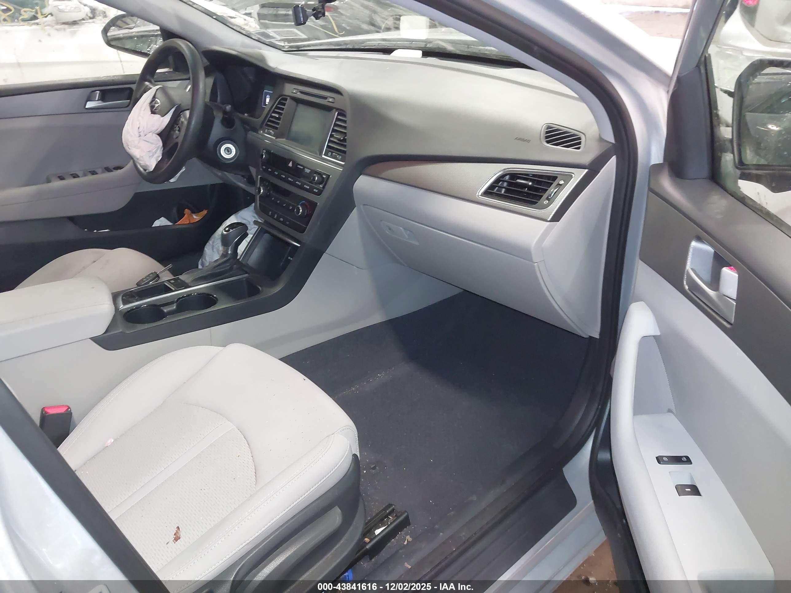HYUNDAI SONATA image 5
