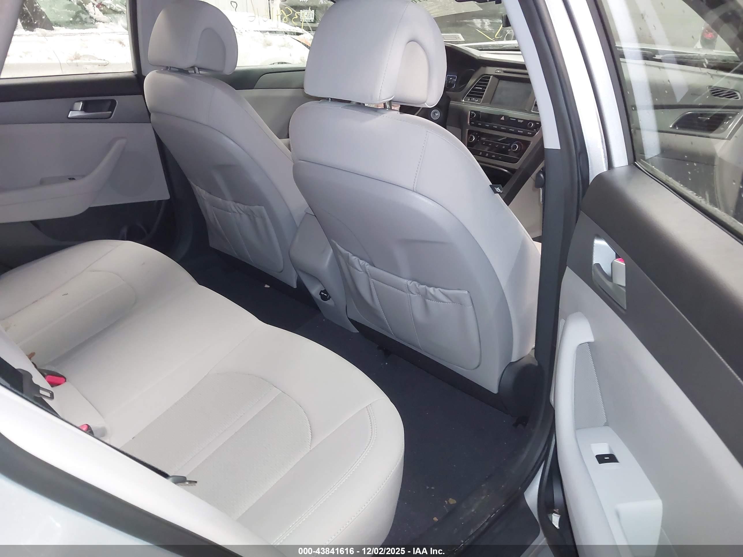 HYUNDAI SONATA image 8