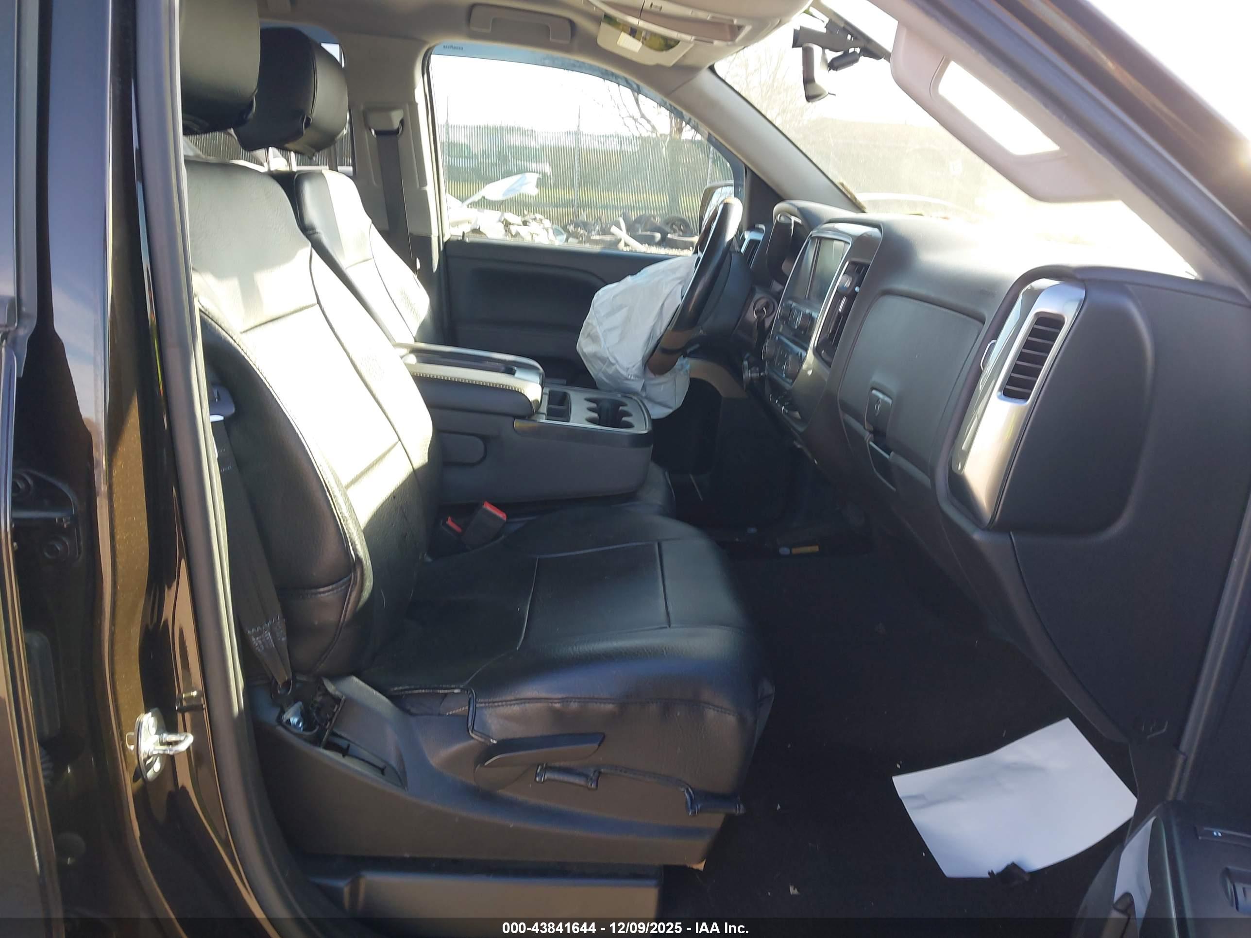 CHEVROLET SILVERADO image 5
