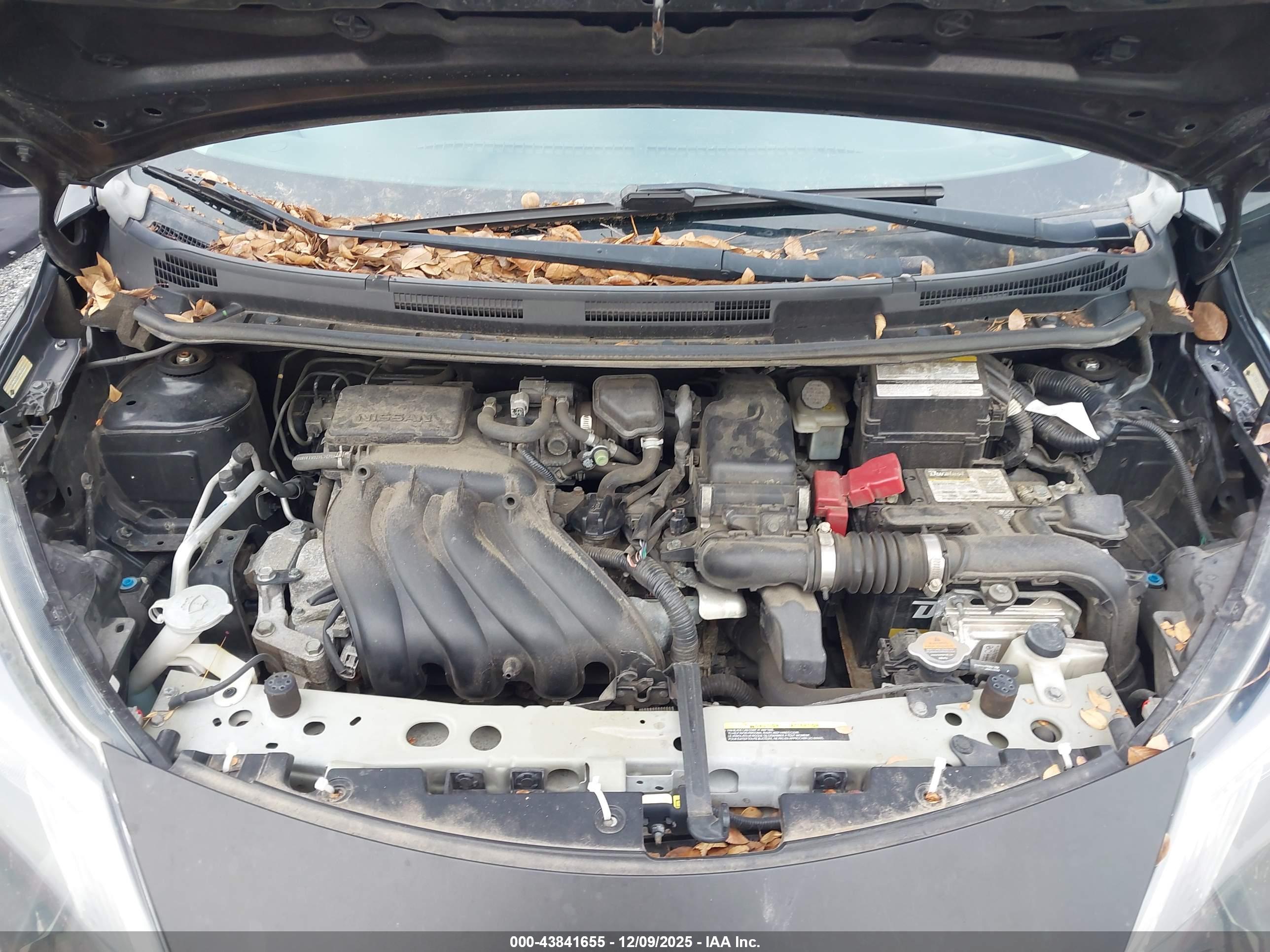 NISSAN VERSA image 10