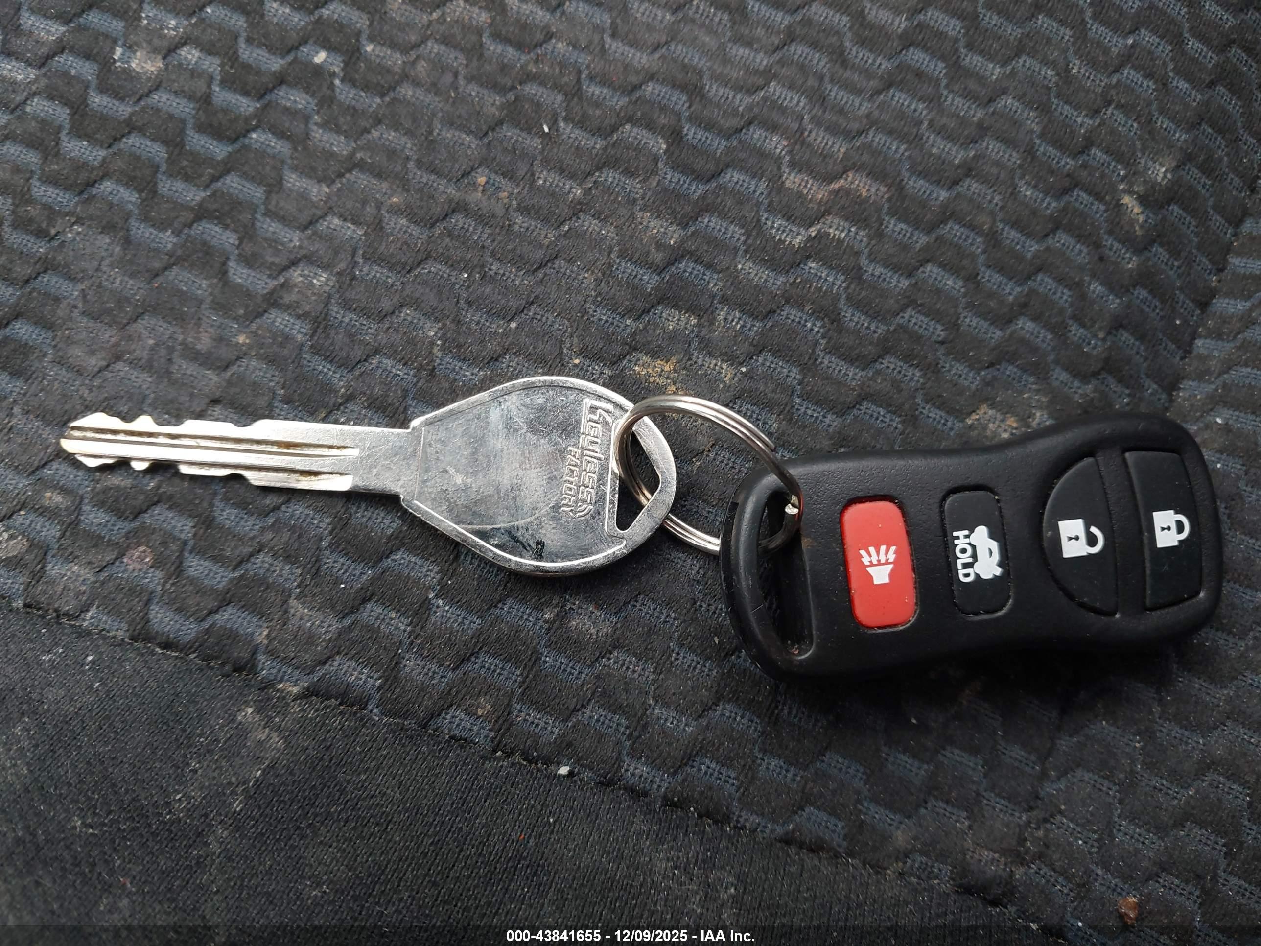 NISSAN VERSA image 11