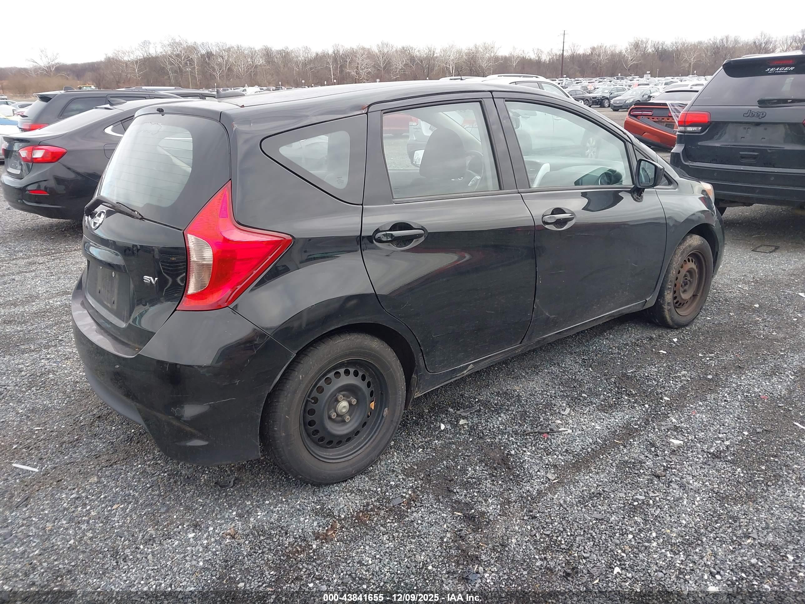 NISSAN VERSA image 4