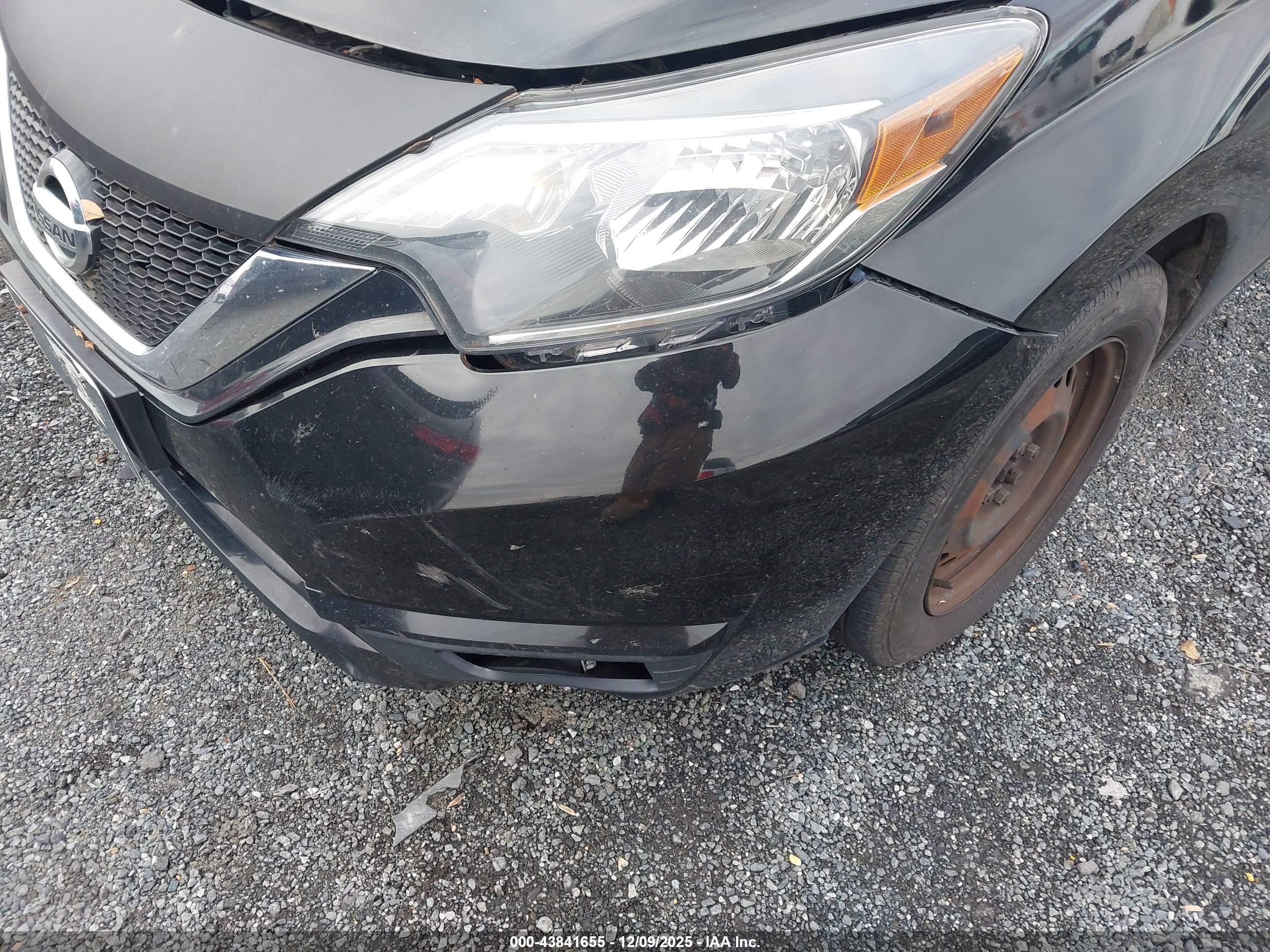 NISSAN VERSA image 6