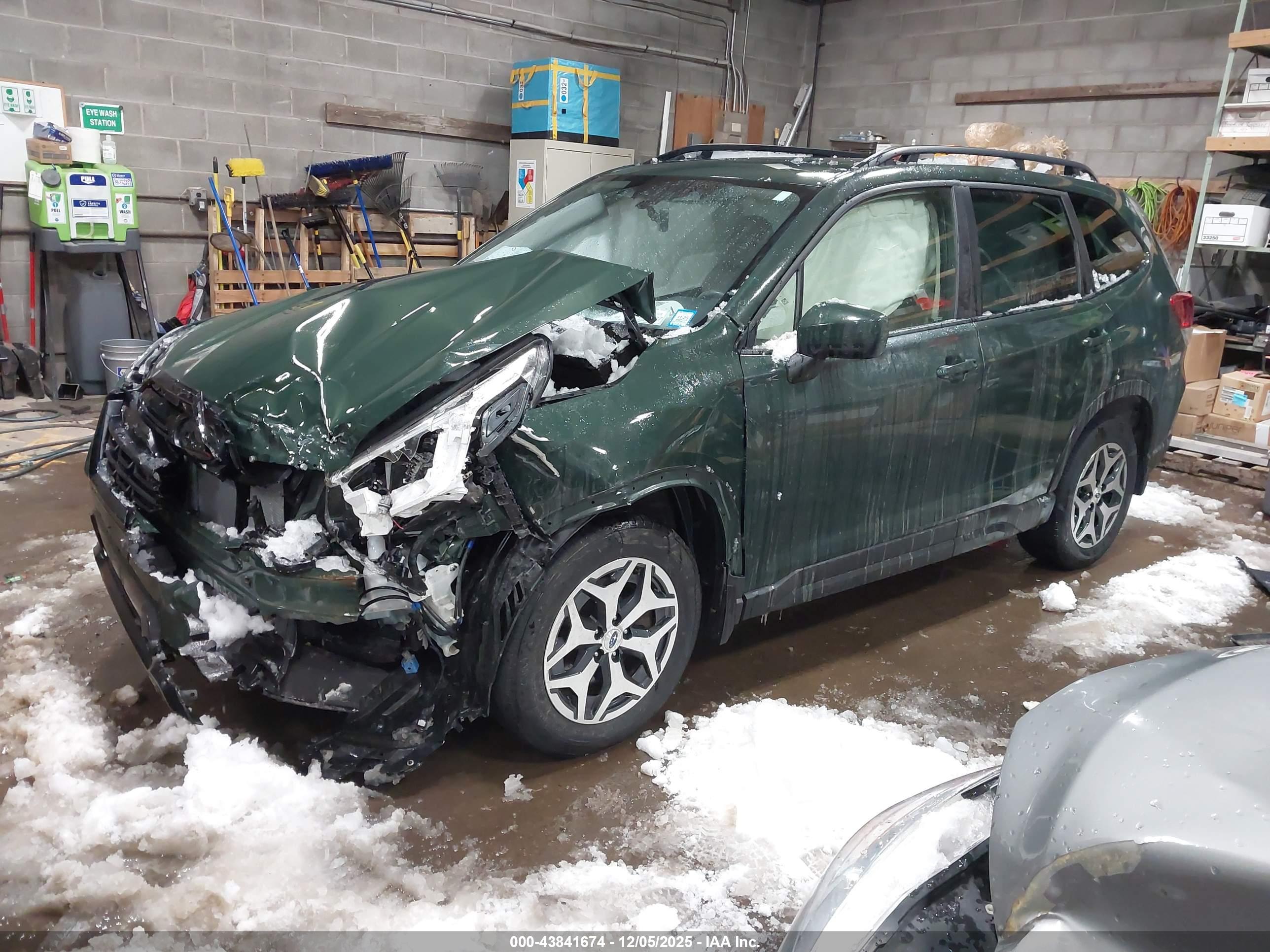 SUBARU FORESTER image 2