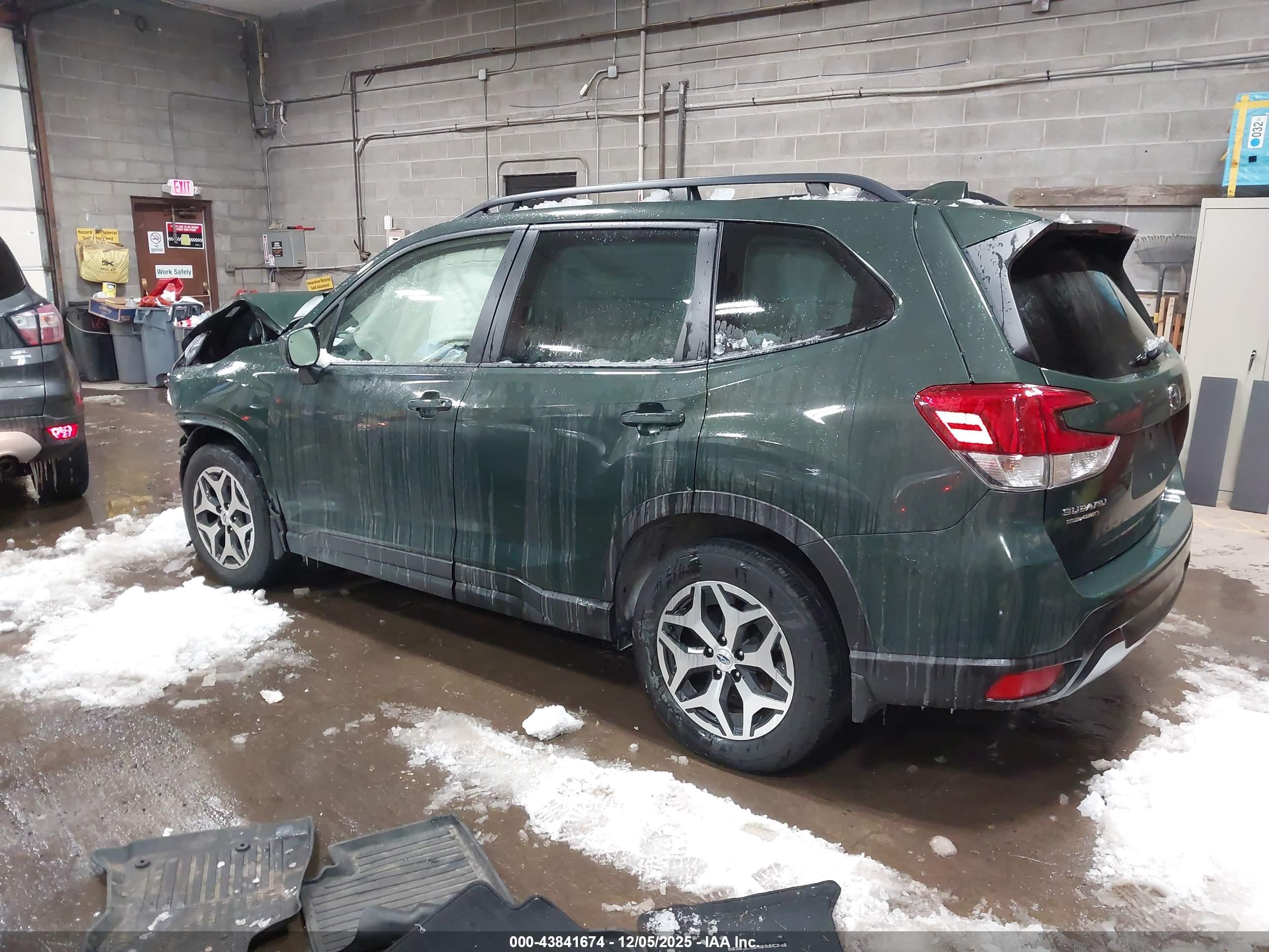 SUBARU FORESTER image 3
