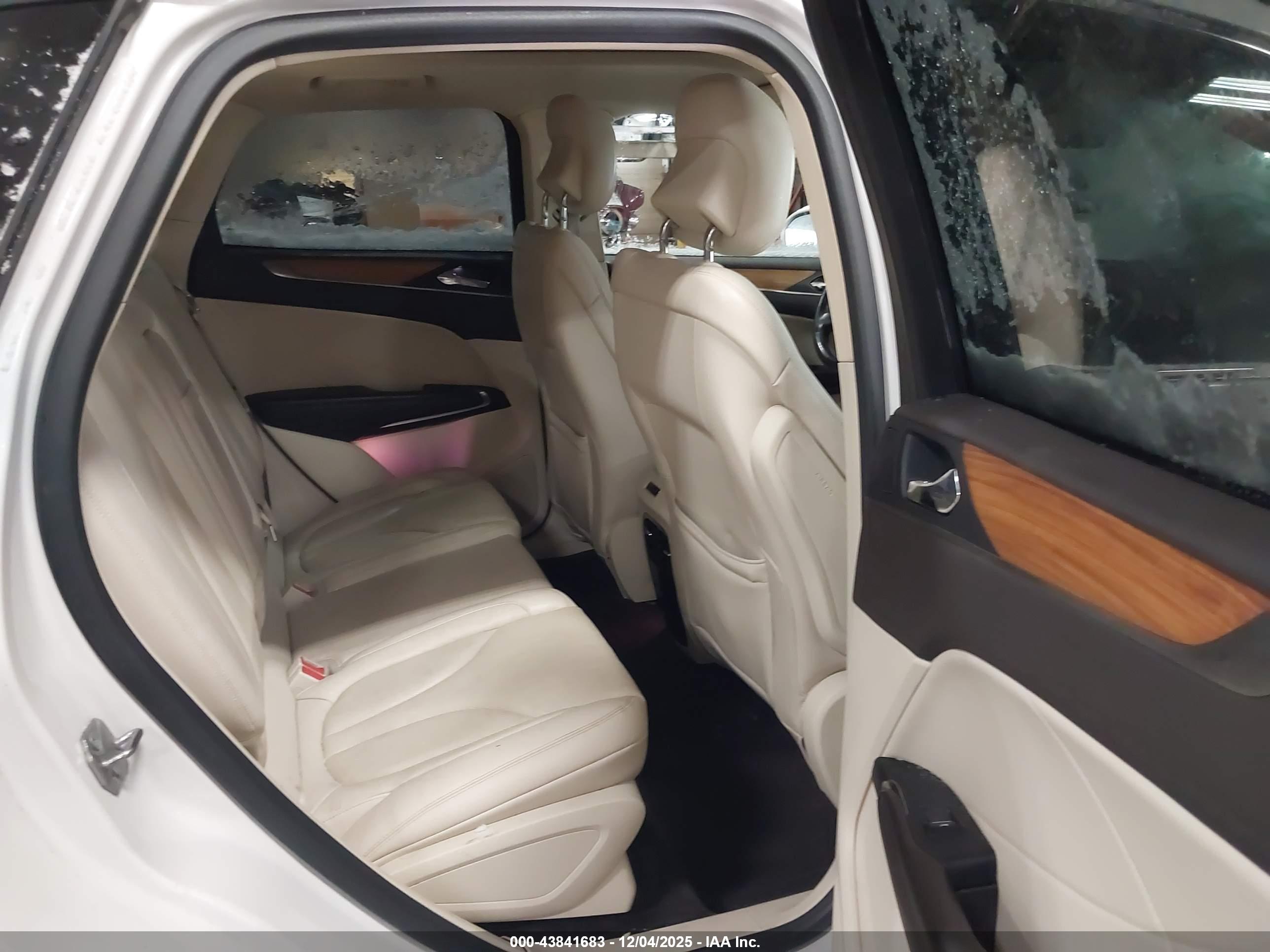 LINCOLN MKC image 8
