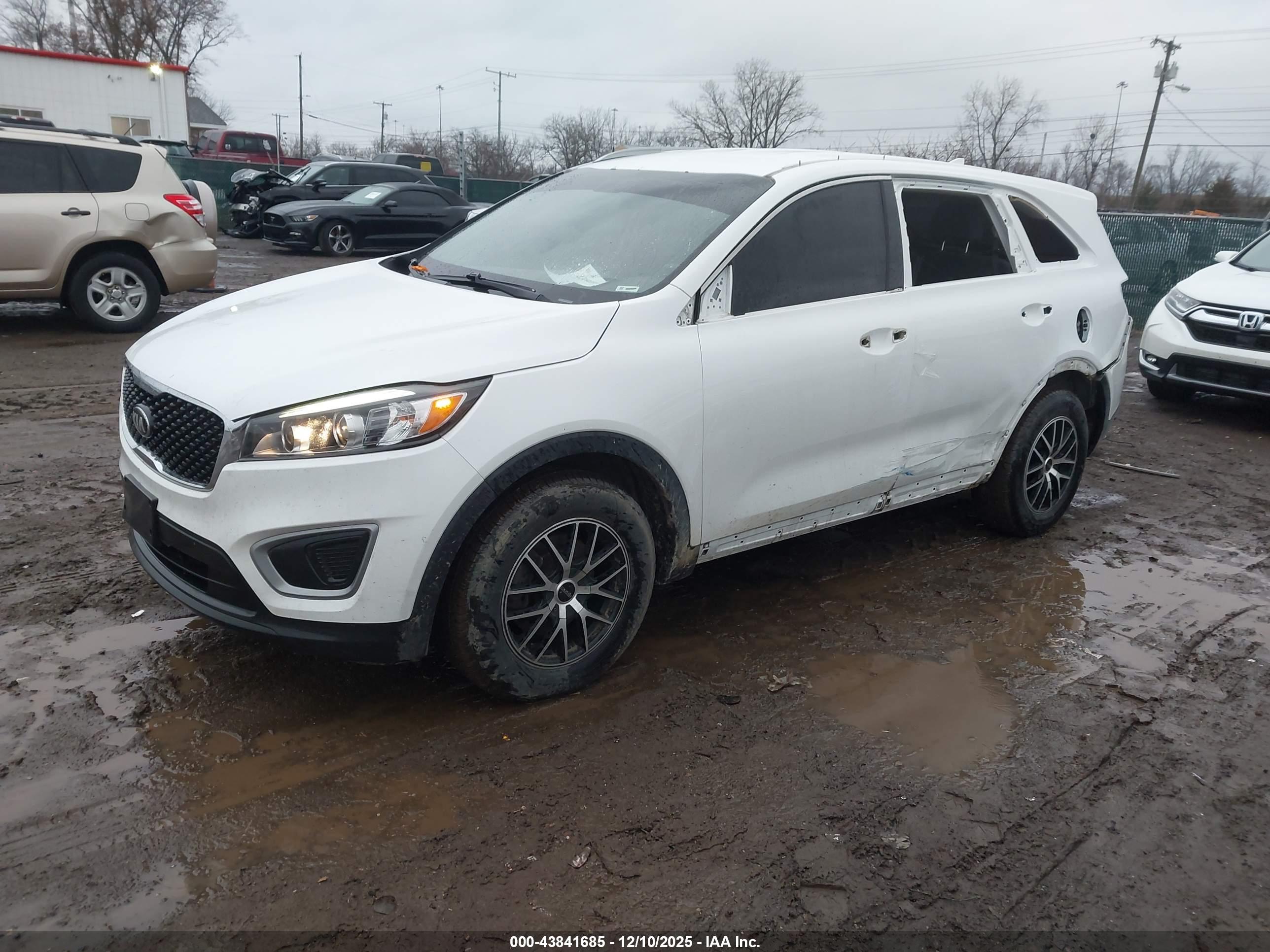 KIA SORENTO image 2