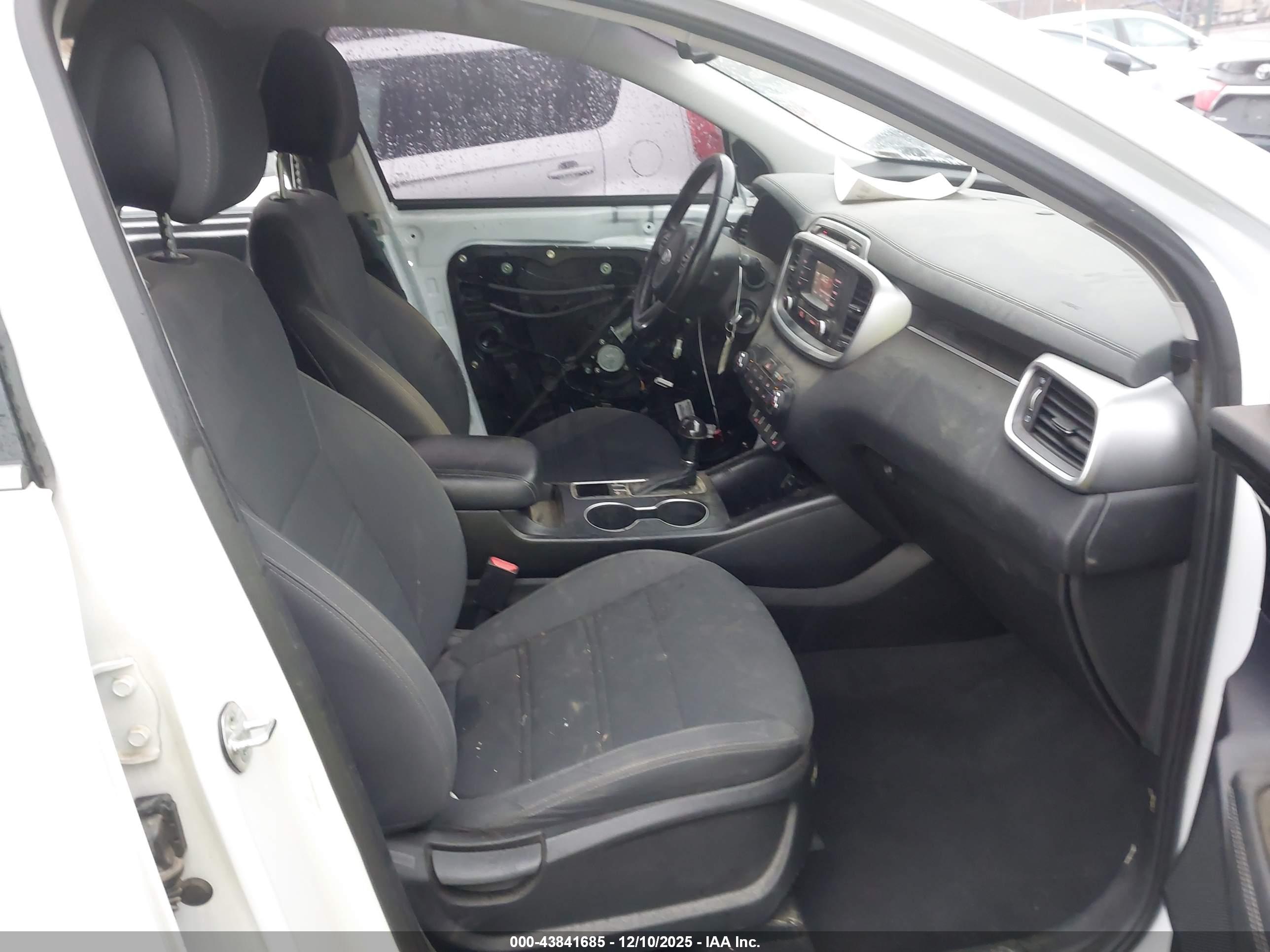 KIA SORENTO image 5