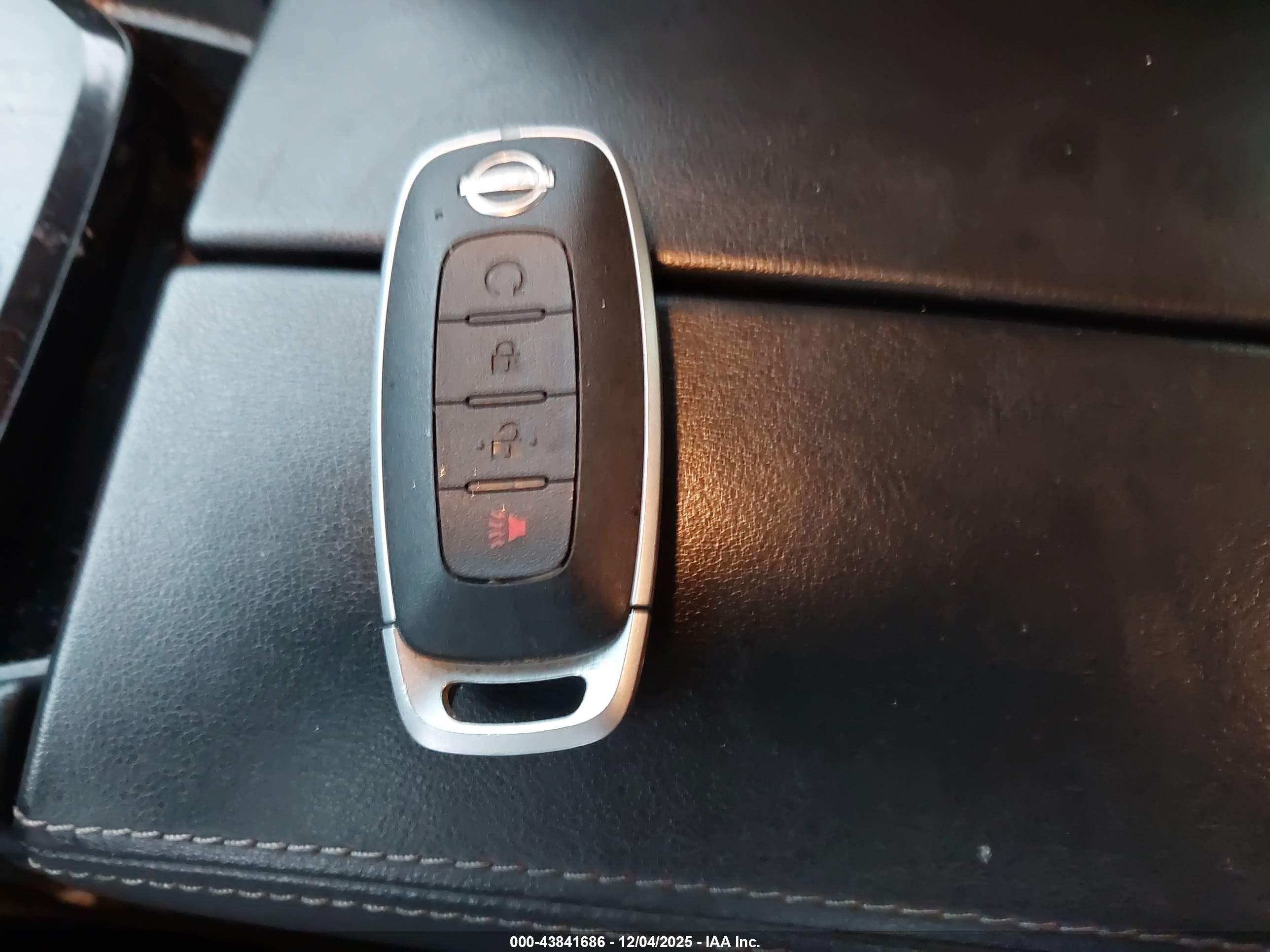 NISSAN ROGUE image 11