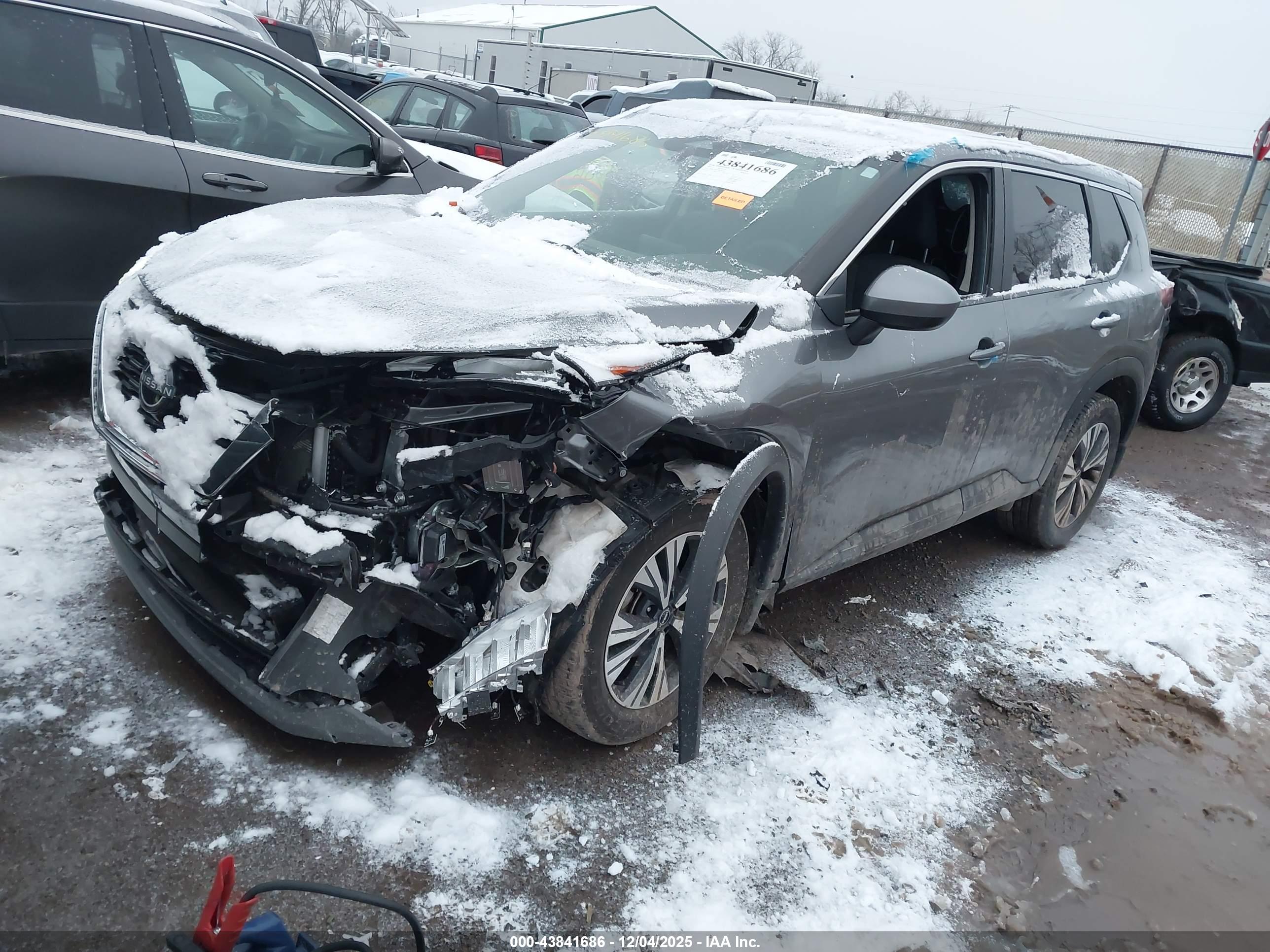 NISSAN ROGUE image 2