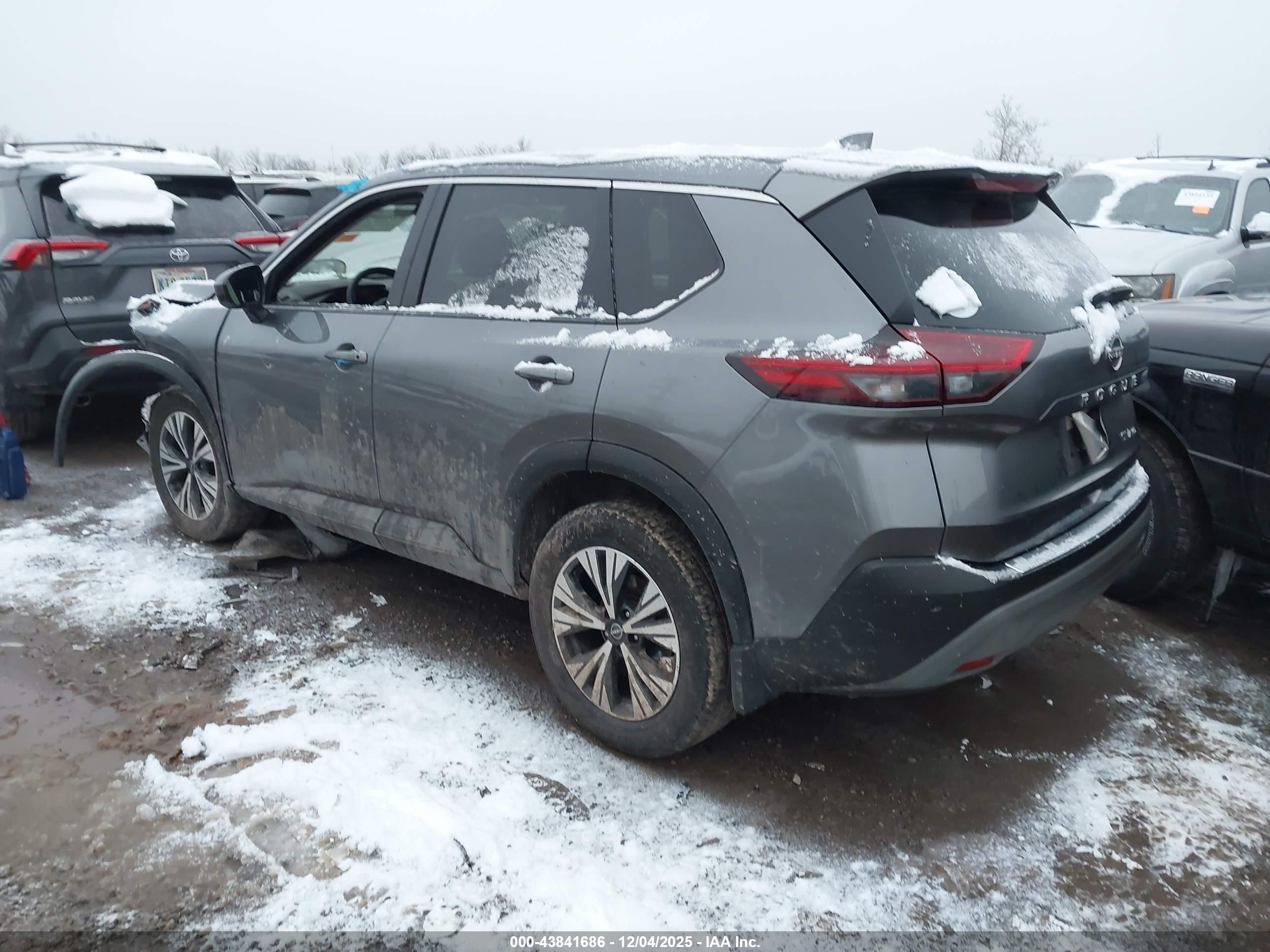 NISSAN ROGUE image 3
