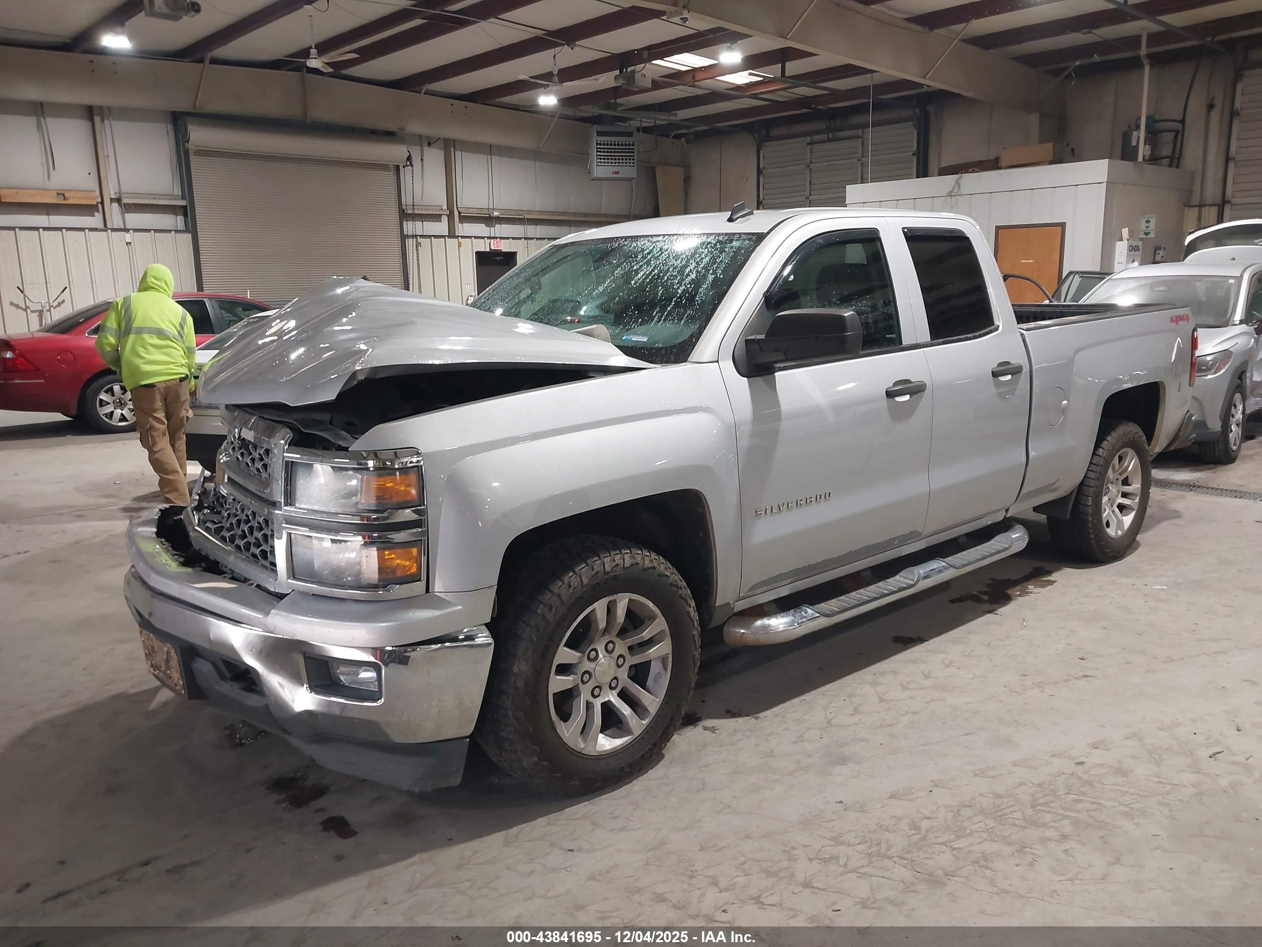CHEVROLET SILVERADO image 2