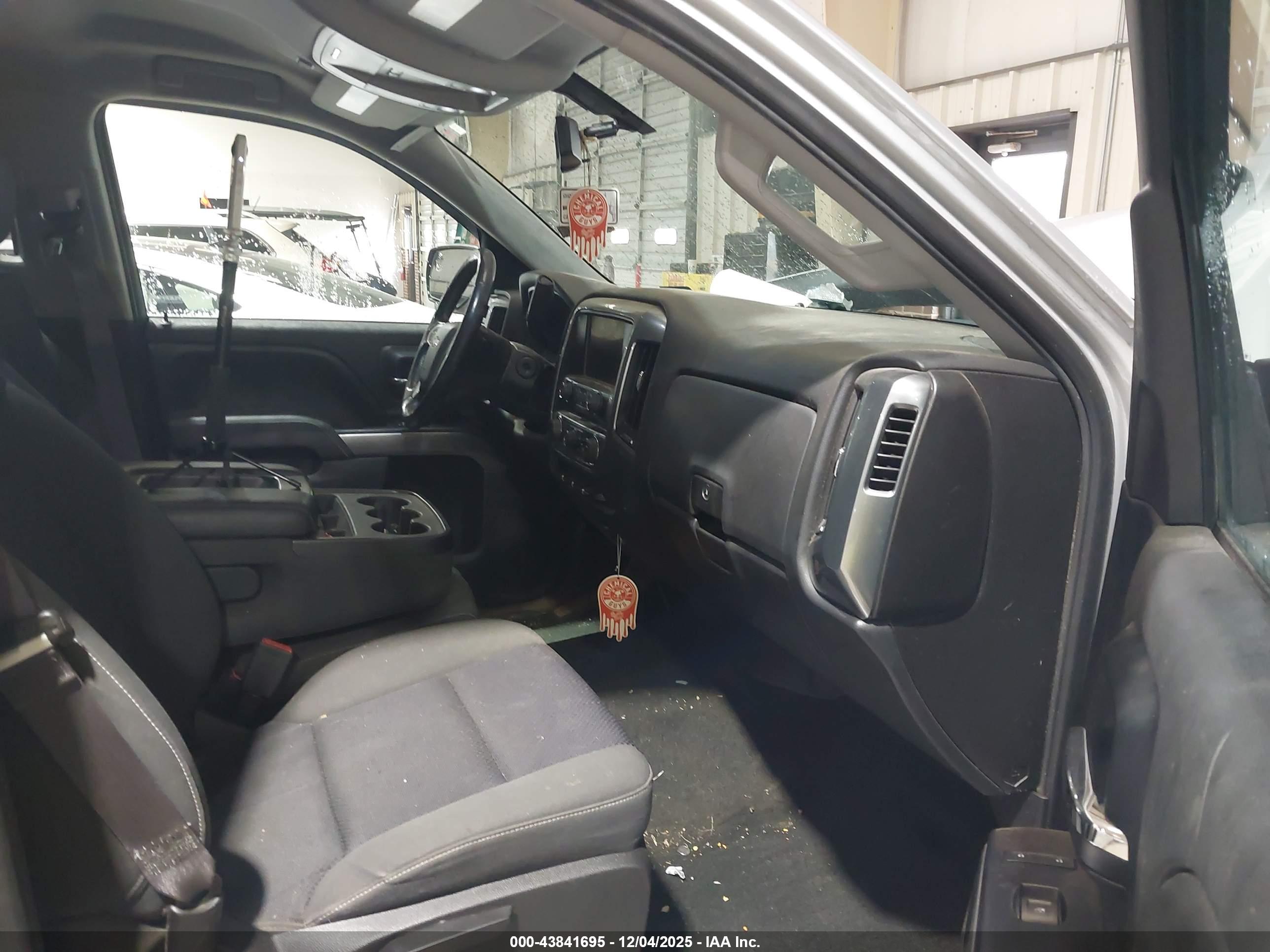 CHEVROLET SILVERADO image 5