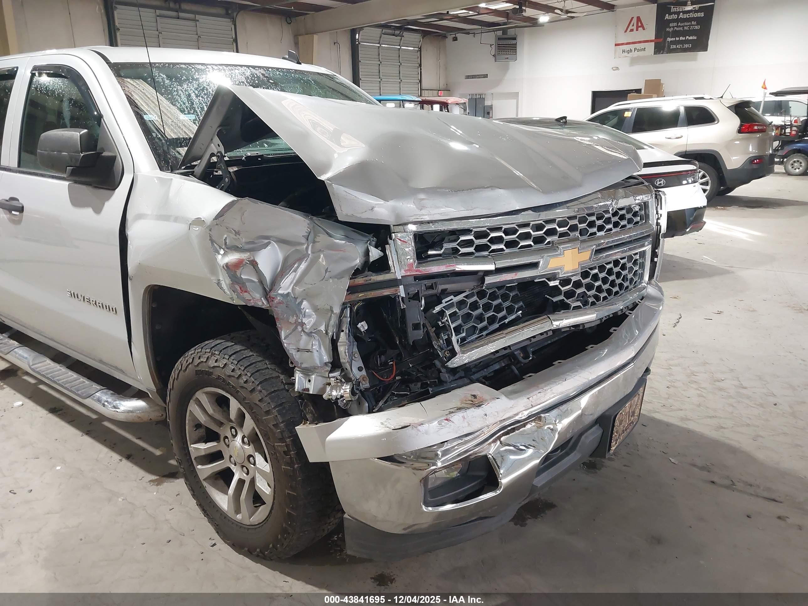 CHEVROLET SILVERADO image 6