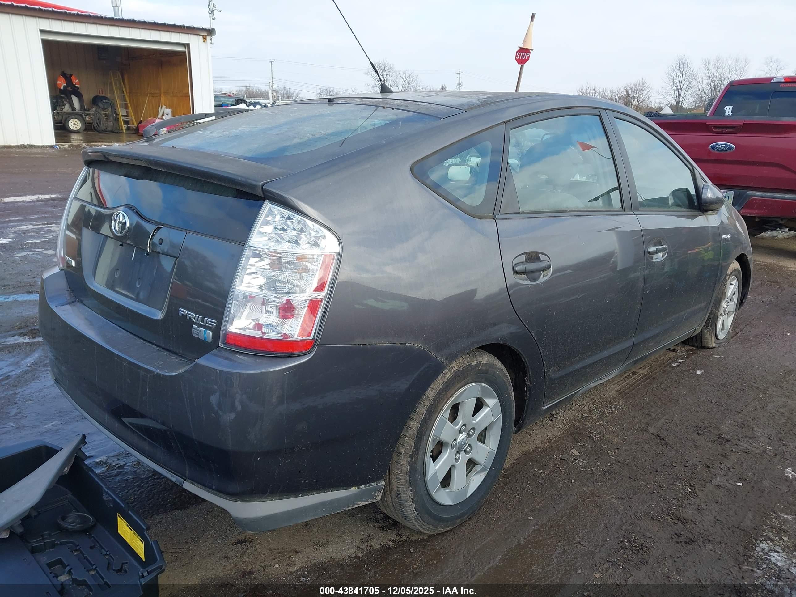 TOYOTA PRIUS image 4