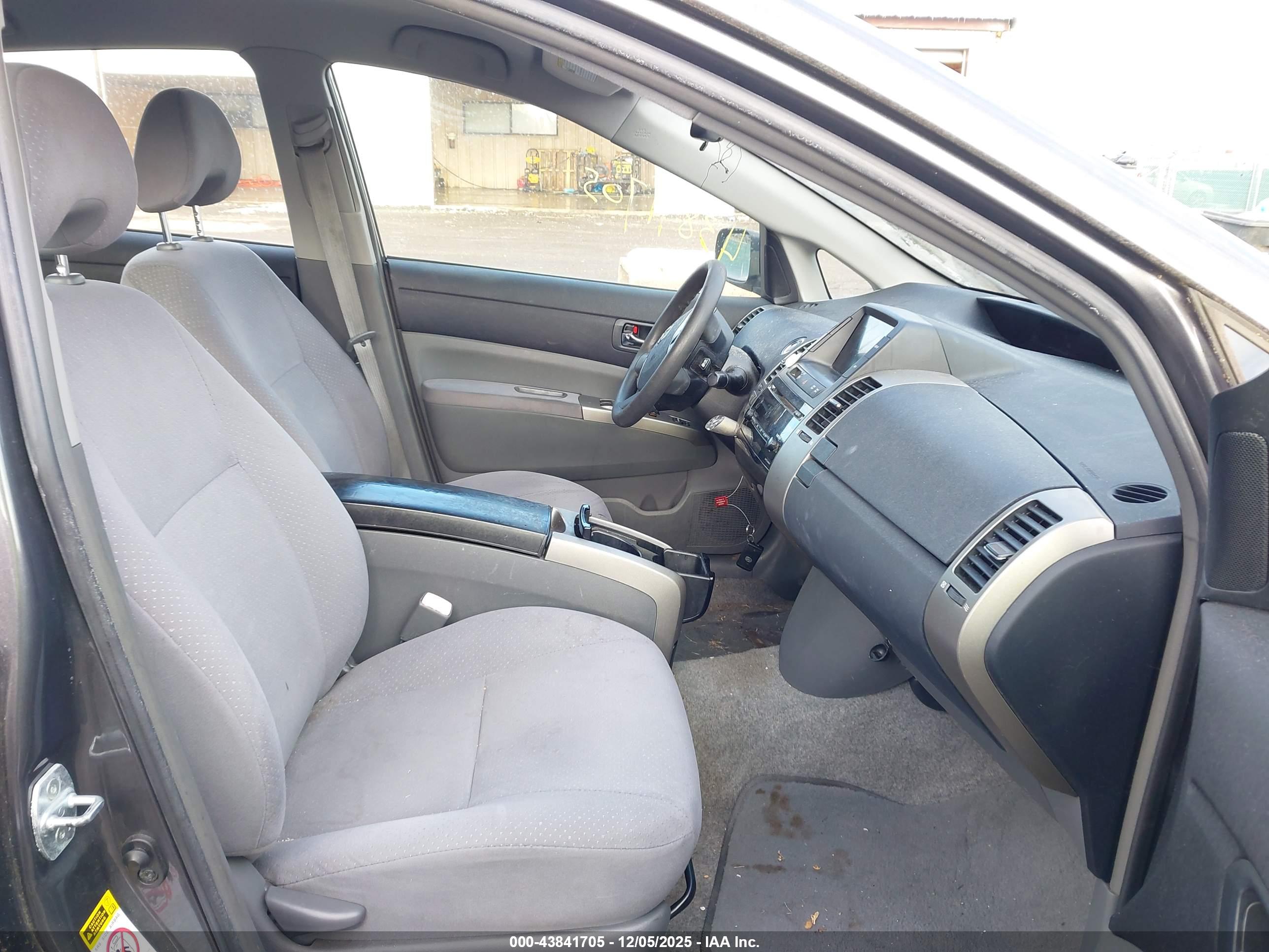TOYOTA PRIUS image 5