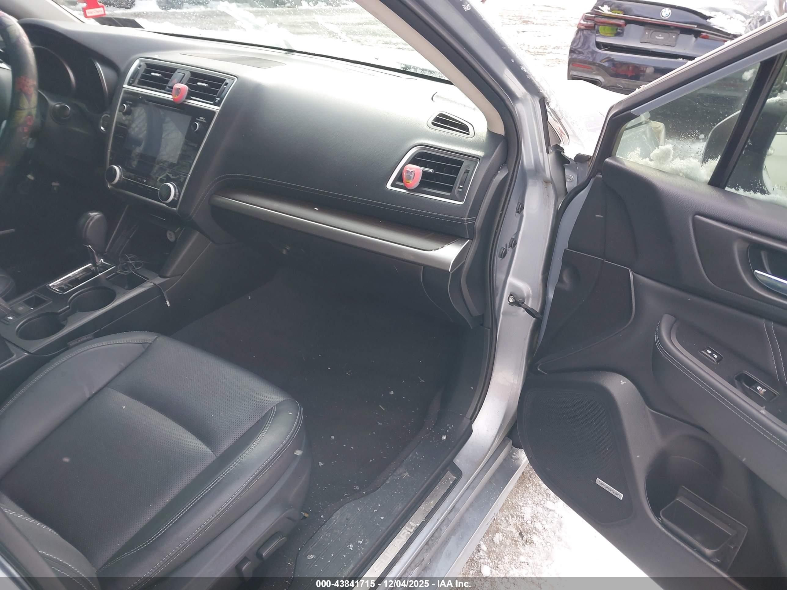 SUBARU LEGACY image 5