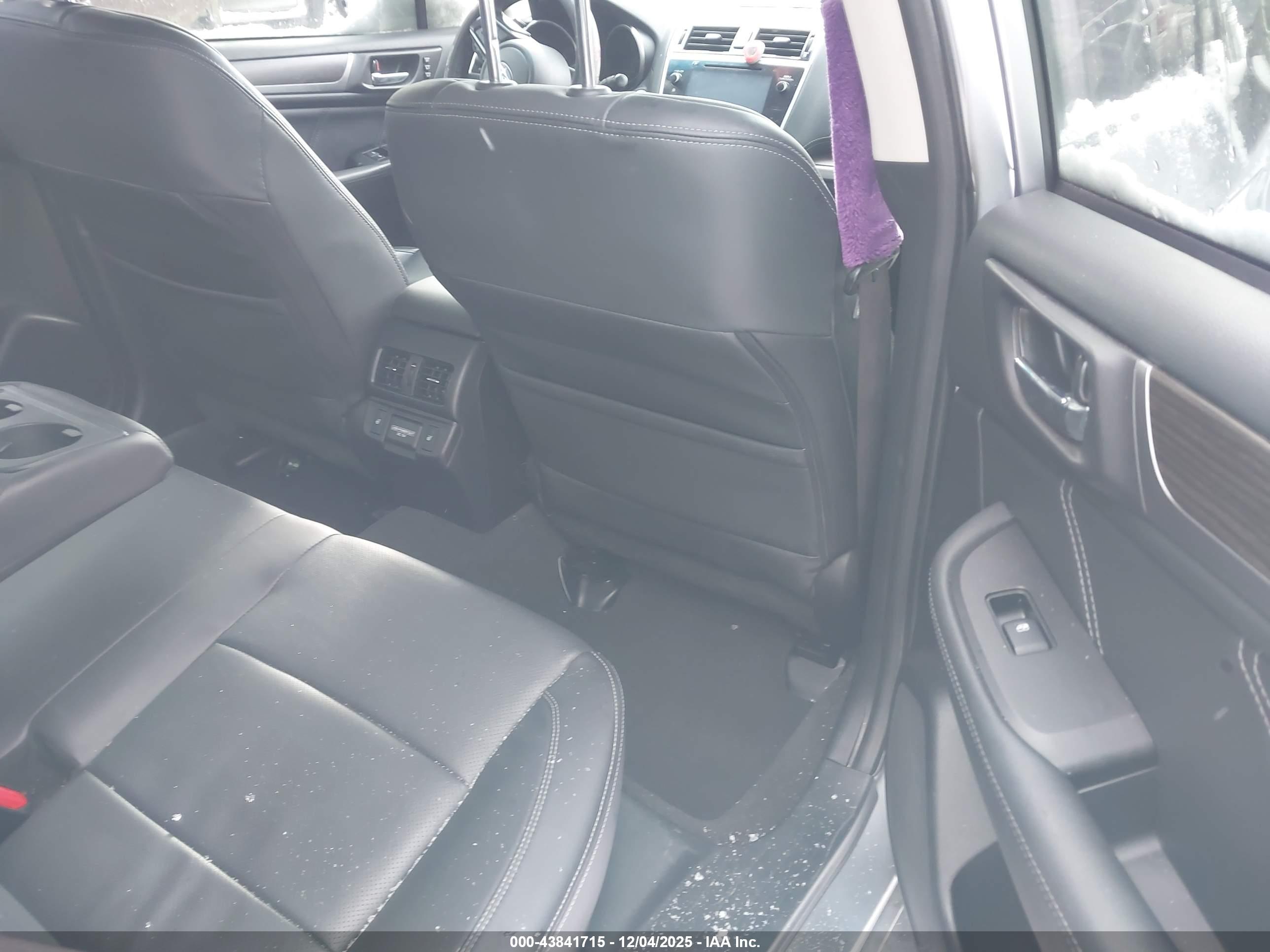 SUBARU LEGACY image 8