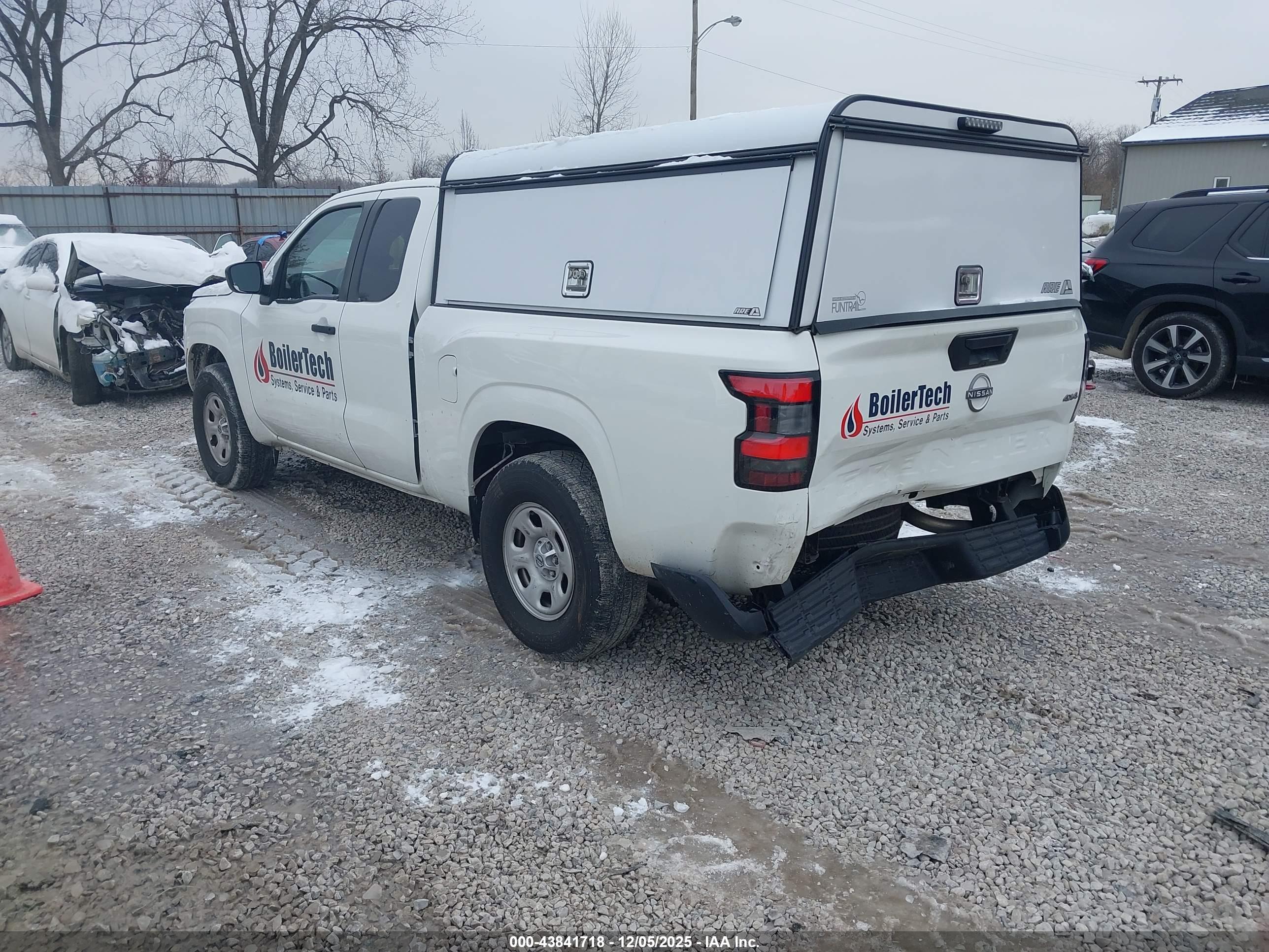 NISSAN FRONTIER image 3