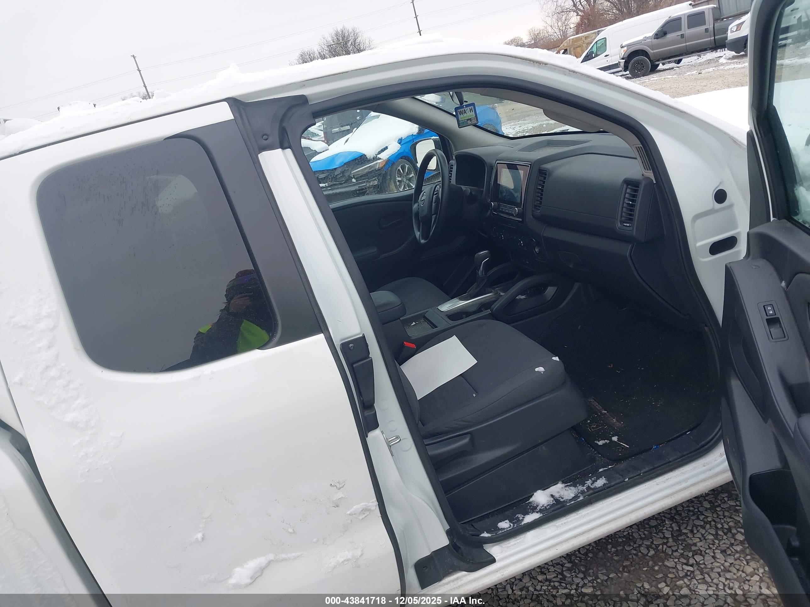NISSAN FRONTIER image 5