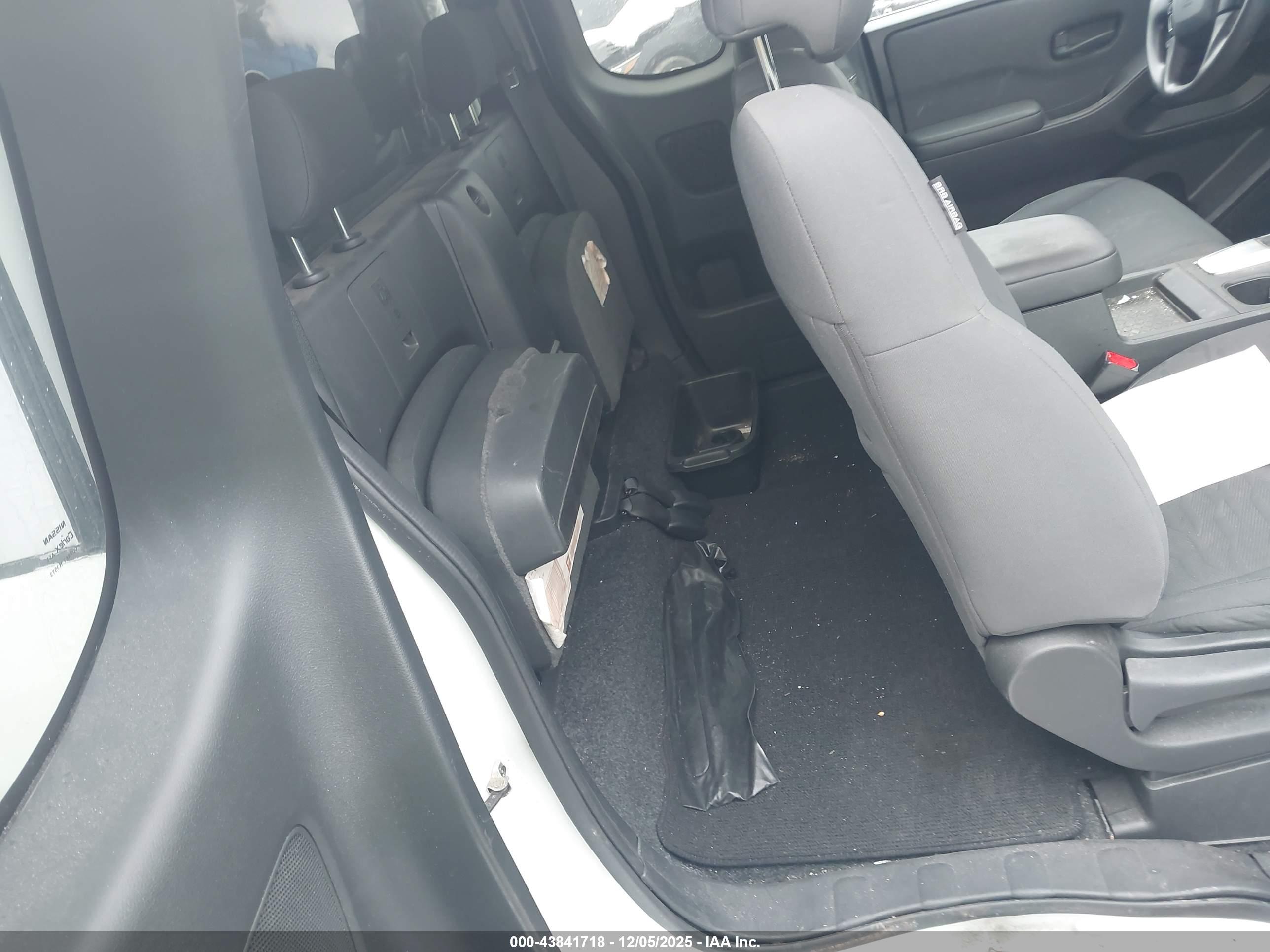 NISSAN FRONTIER image 8