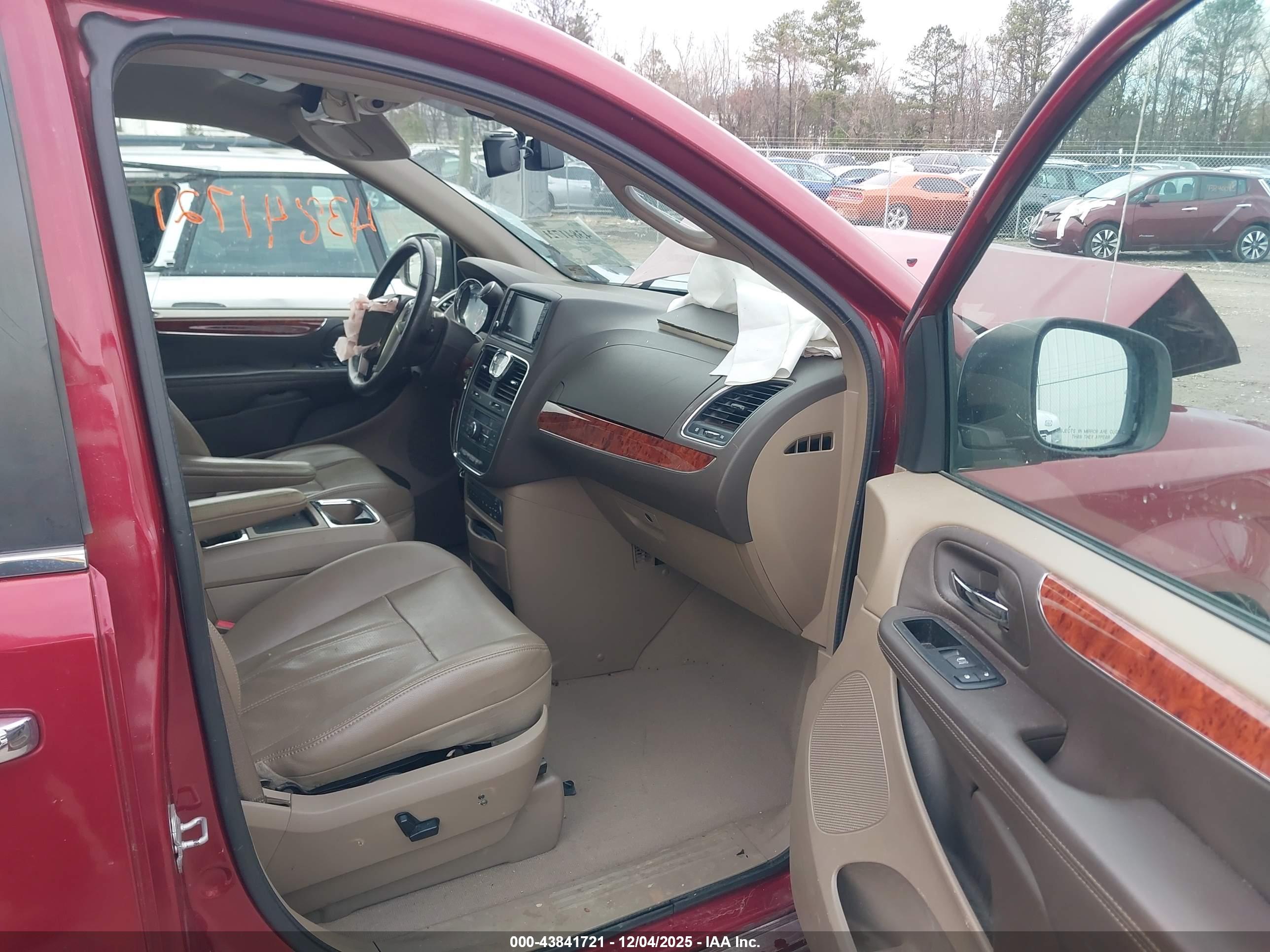 CHRYSLER TOWN image 5