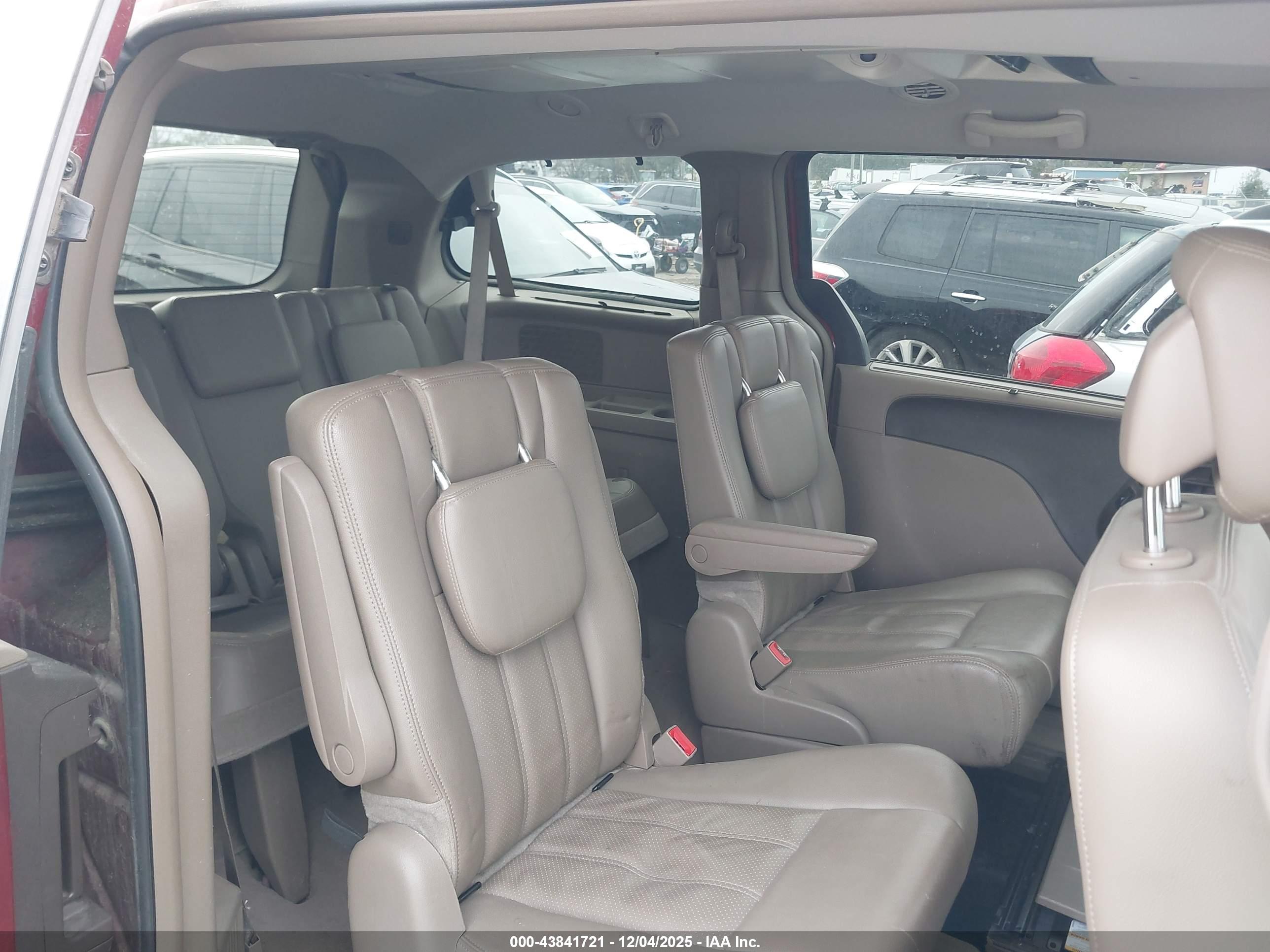 CHRYSLER TOWN image 8