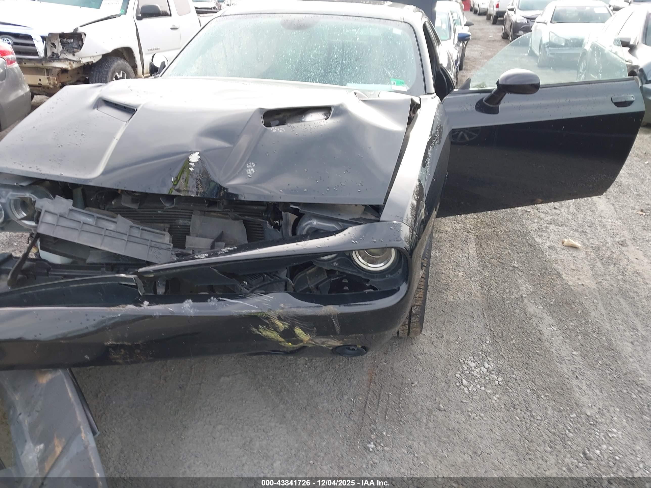 DODGE CHALLENGER image 6