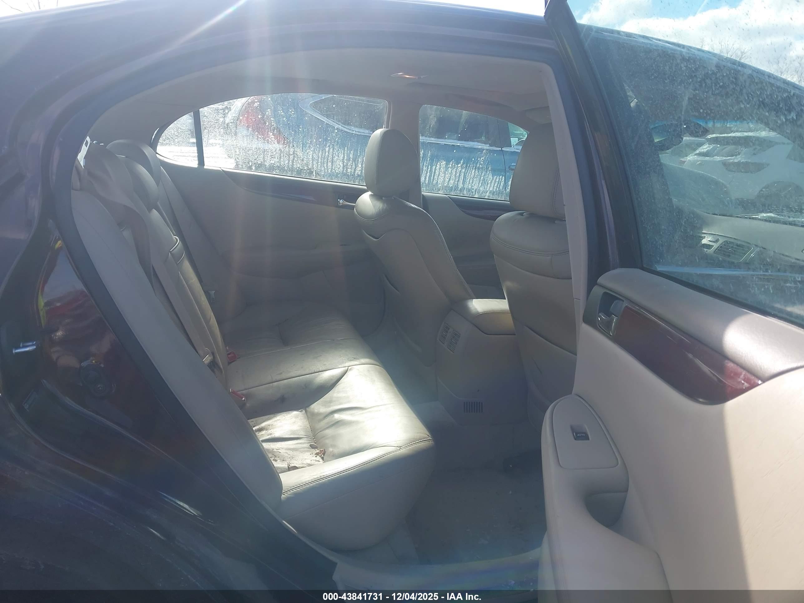 LEXUS ES image 8