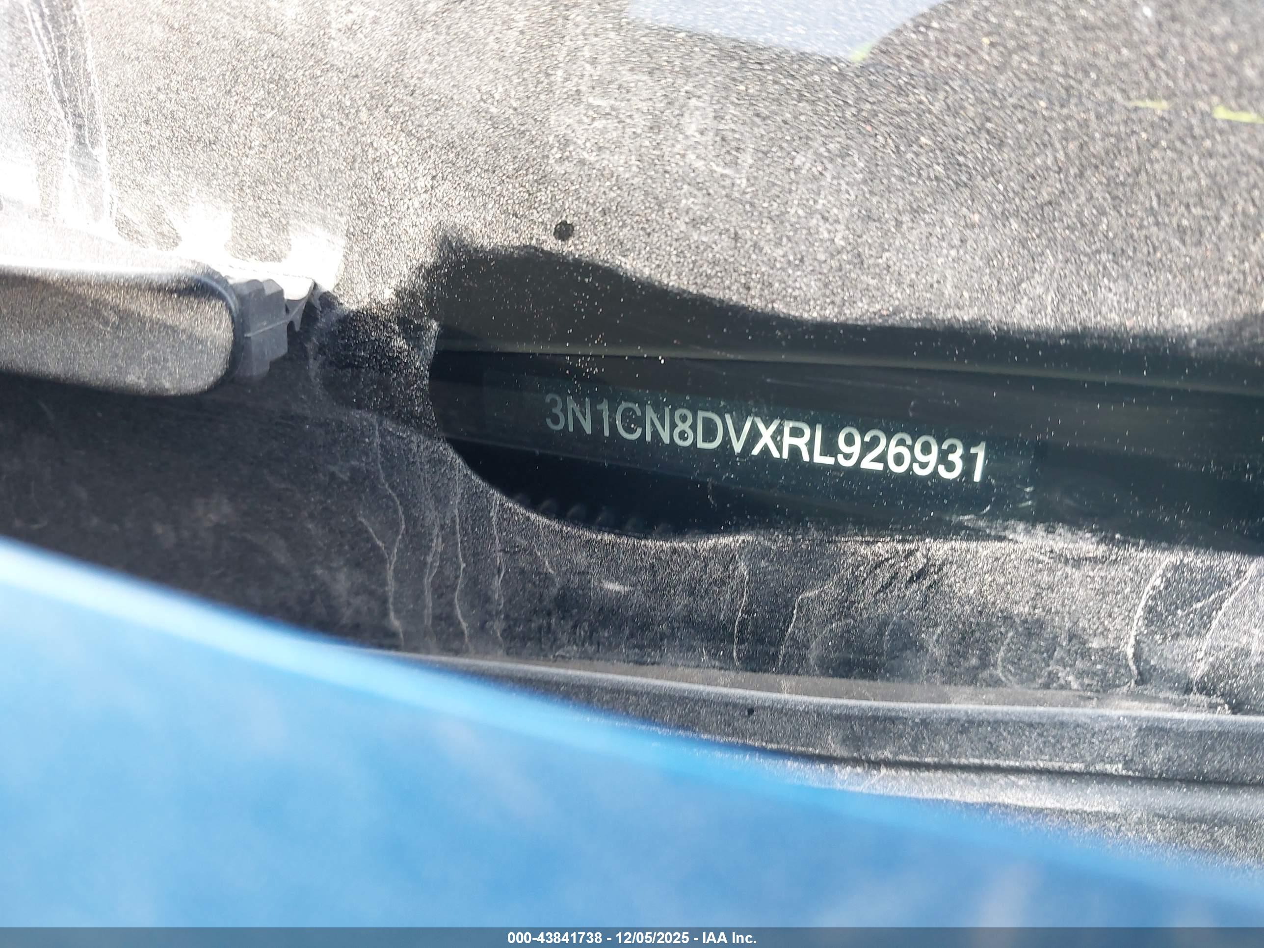 NISSAN VERSA image 9