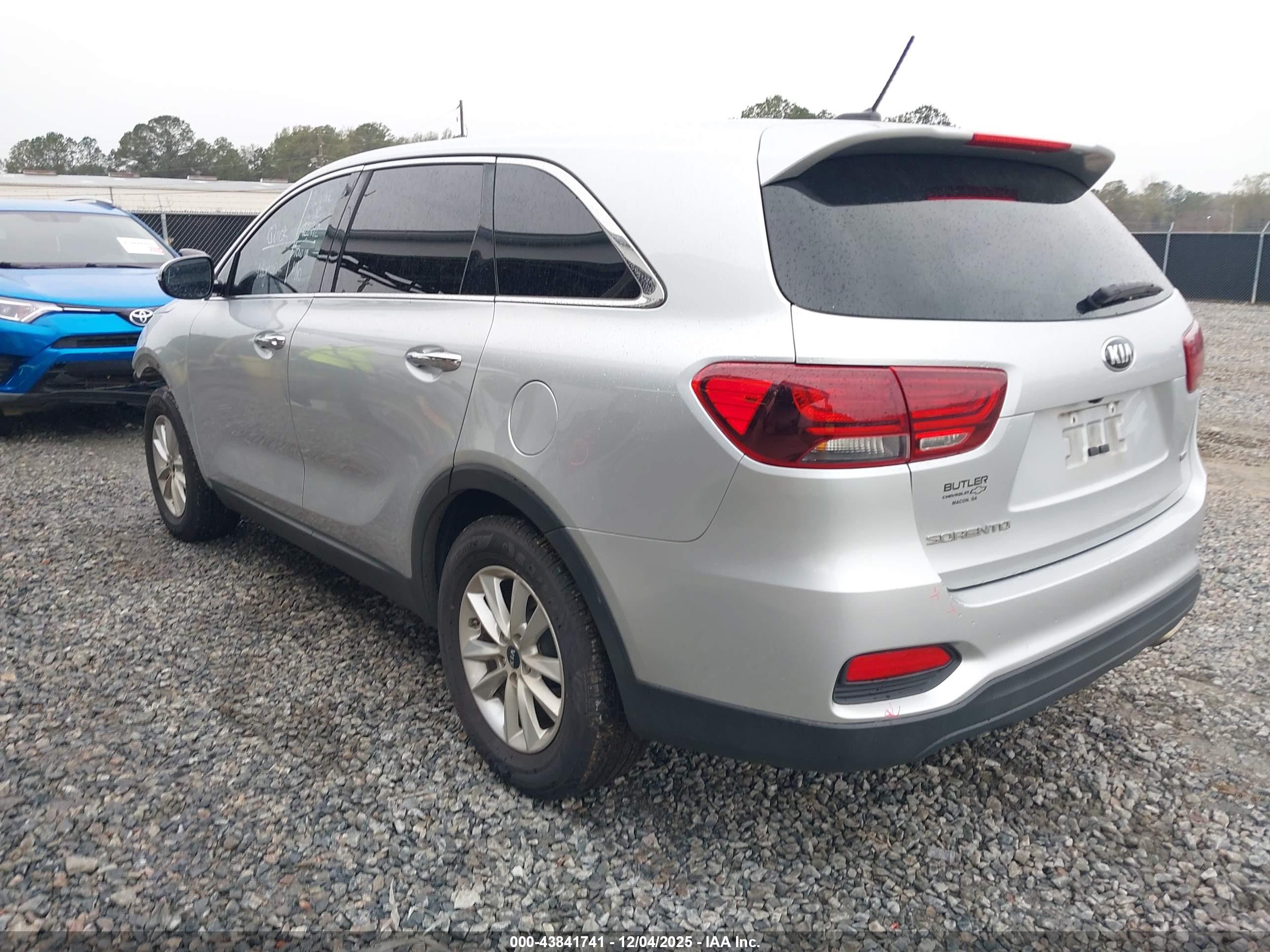 KIA SORENTO image 3