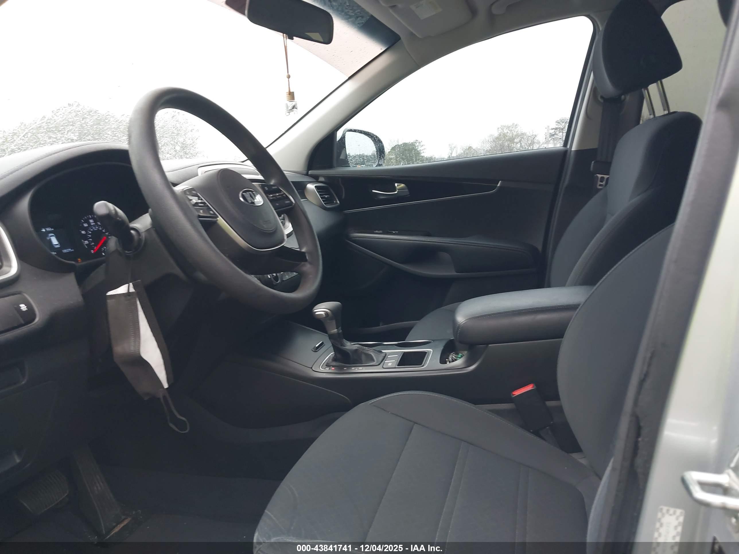 KIA SORENTO image 5