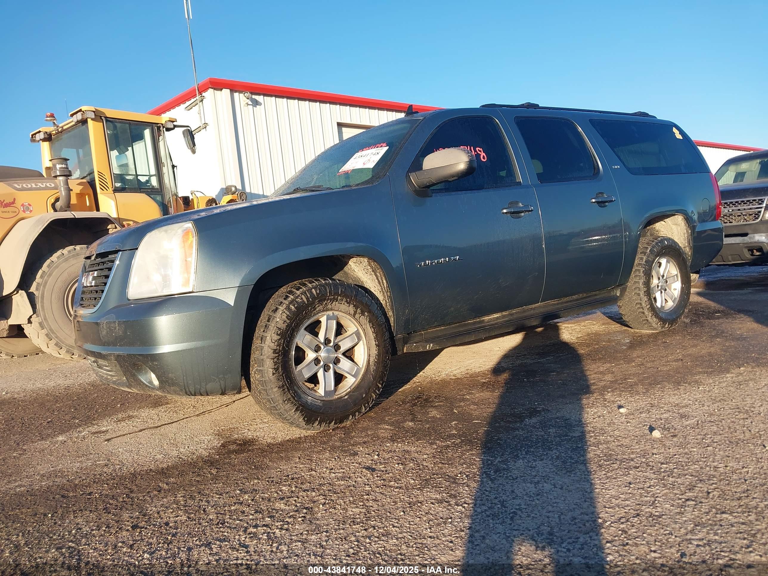 GMC YUKON image 2