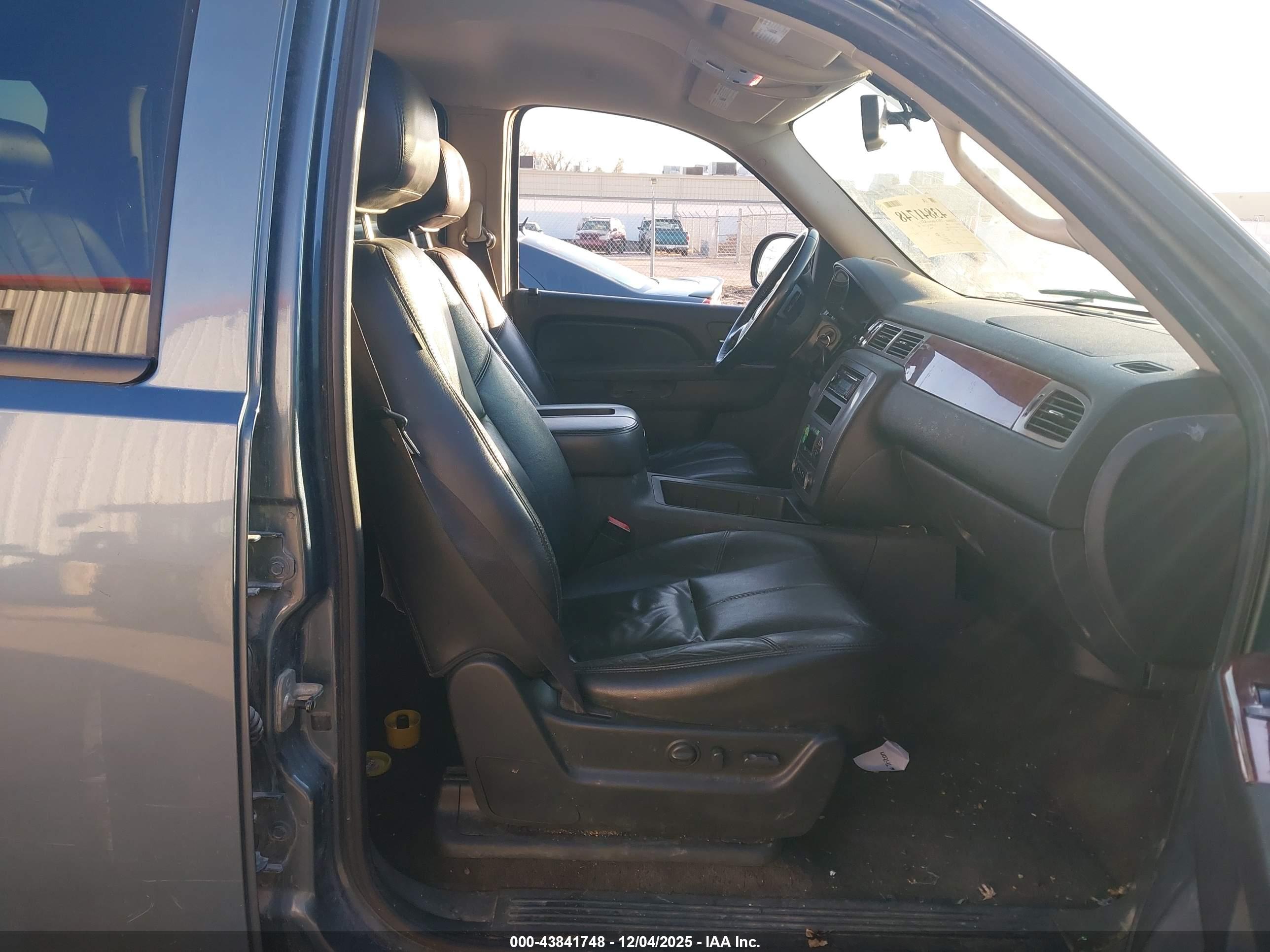 GMC YUKON image 5