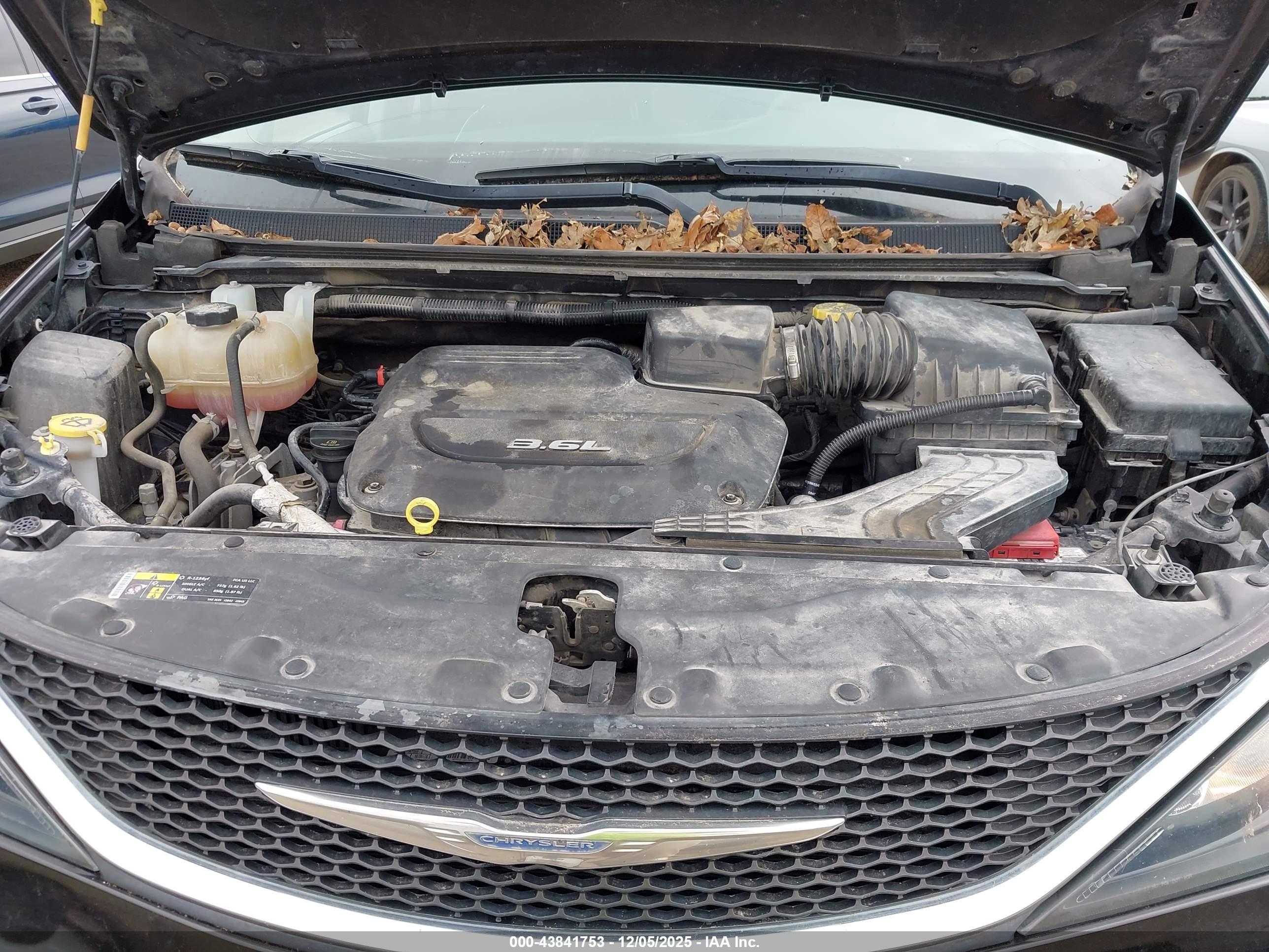 CHRYSLER PACIFICA image 10