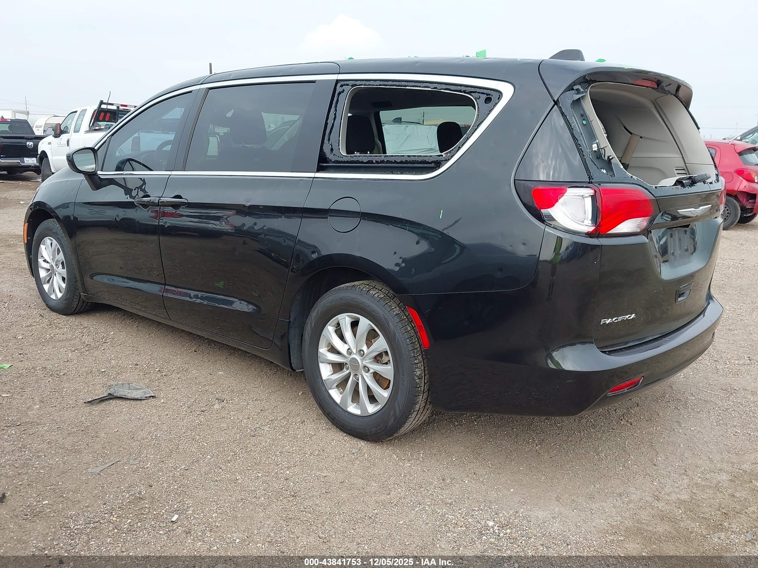CHRYSLER PACIFICA image 3
