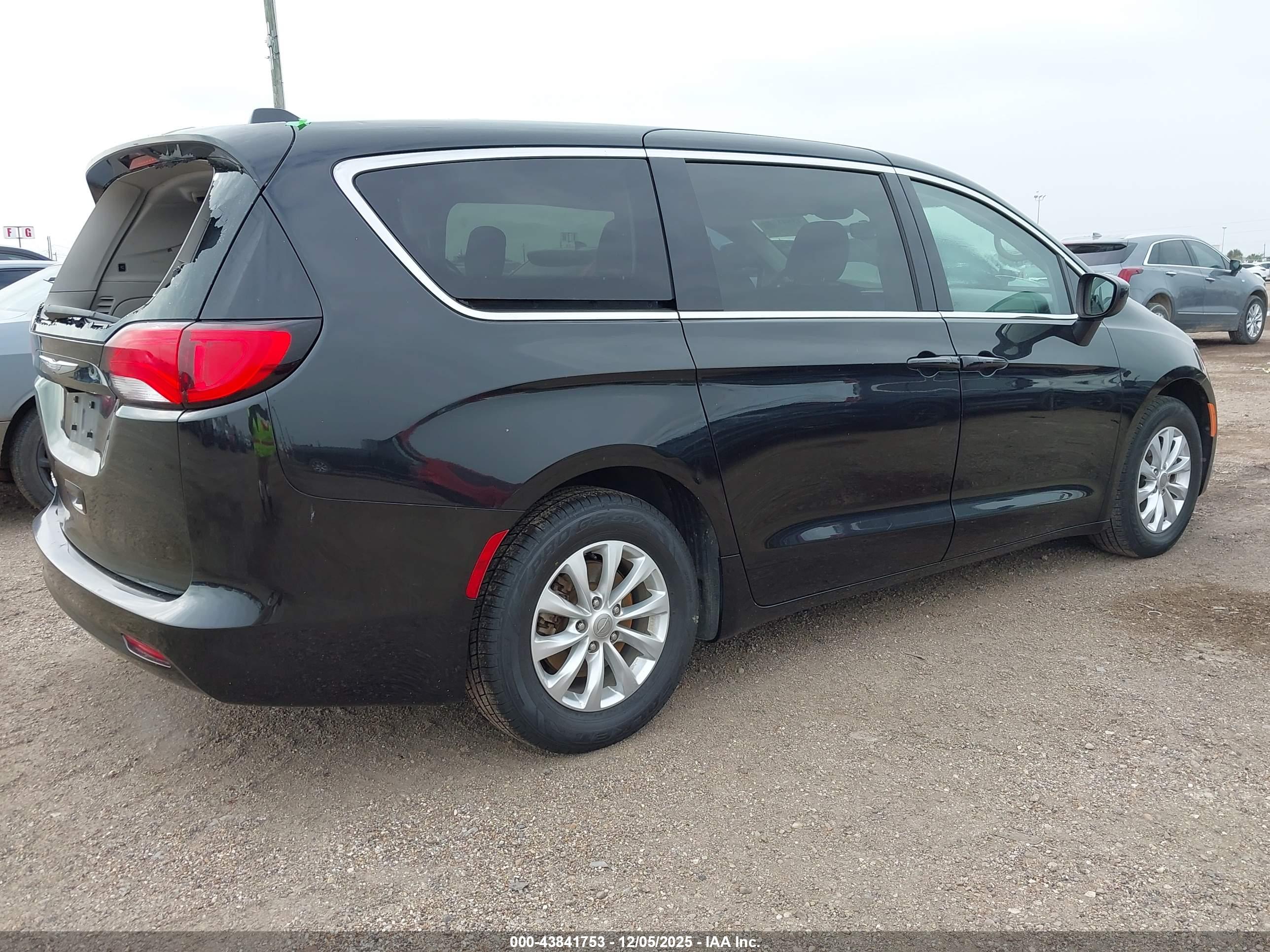 CHRYSLER PACIFICA image 4