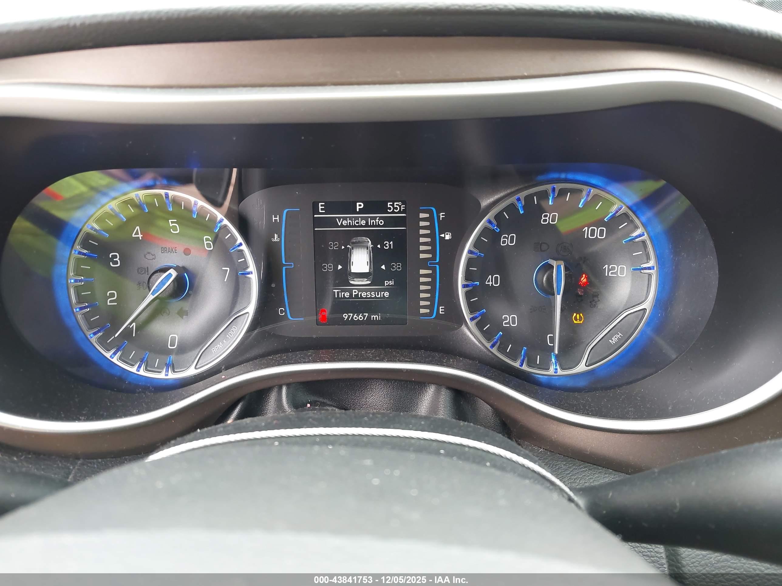 CHRYSLER PACIFICA image 7