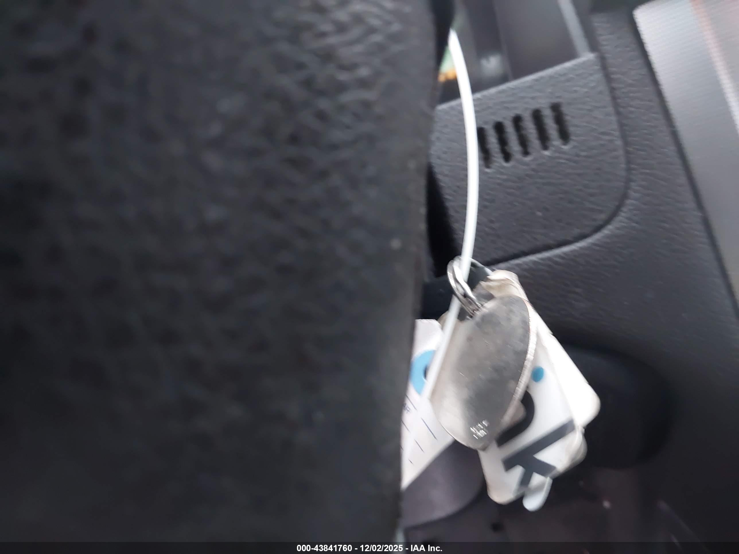 FORD FUSION image 11