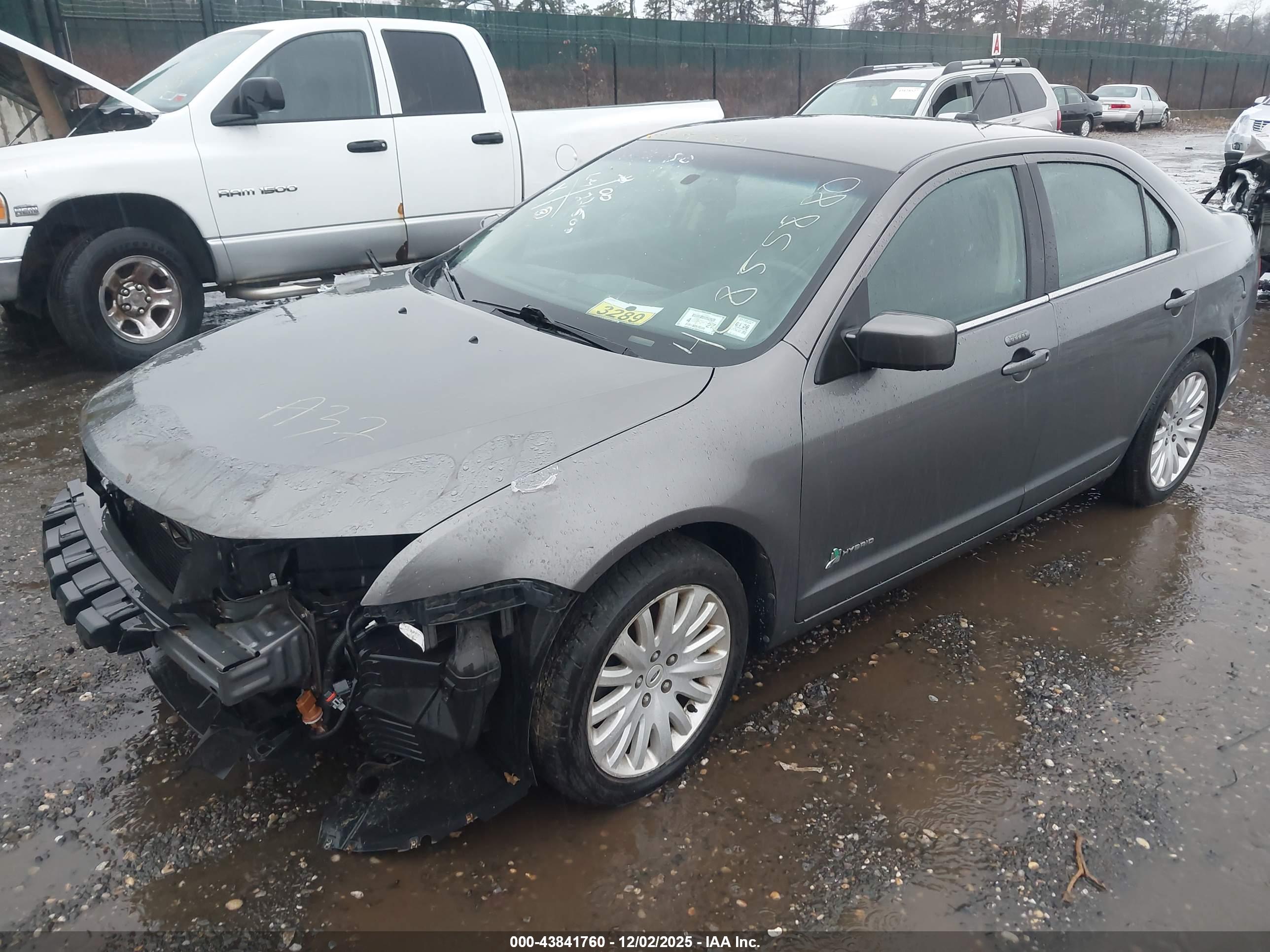 FORD FUSION image 2