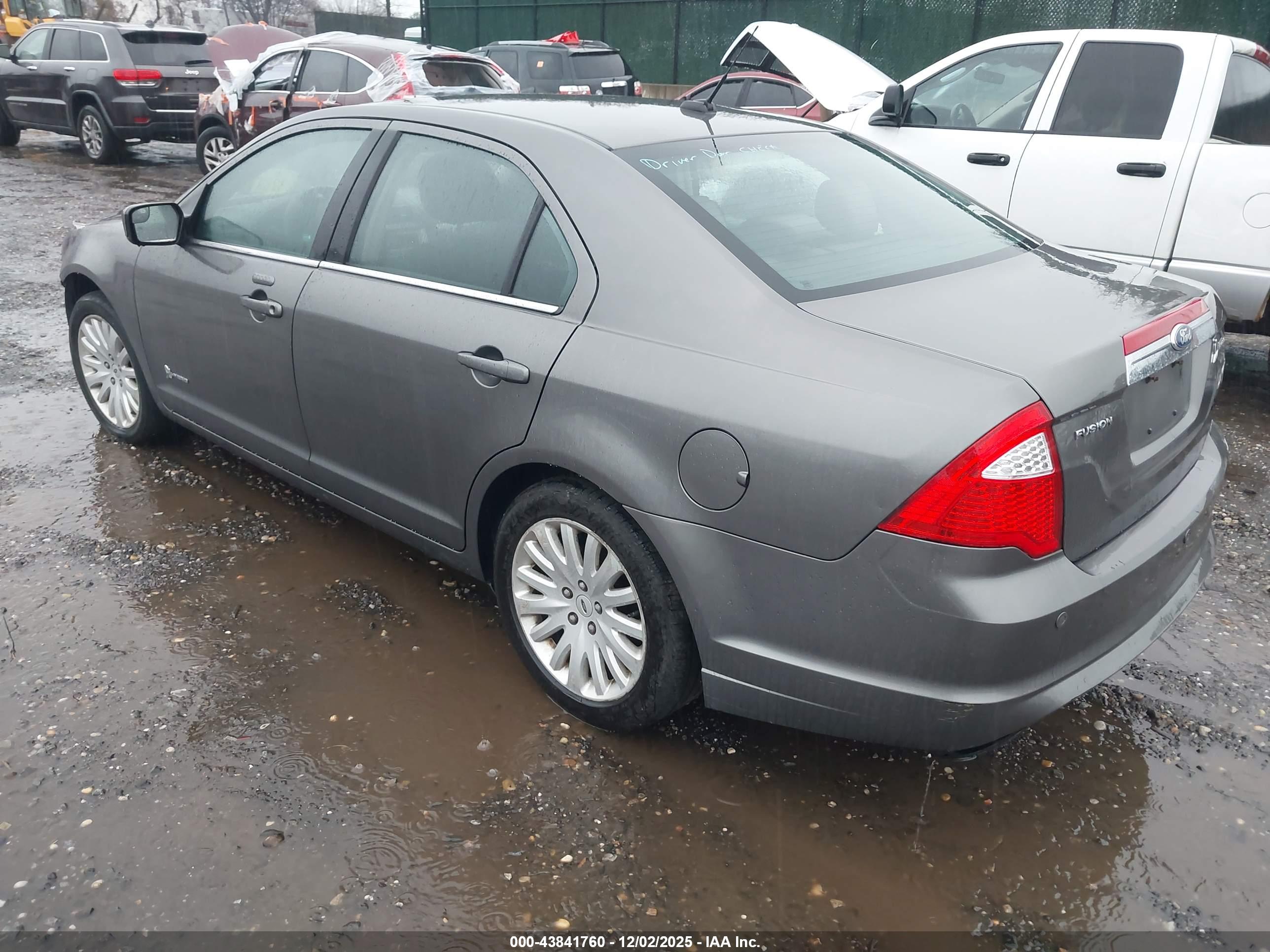 FORD FUSION image 3